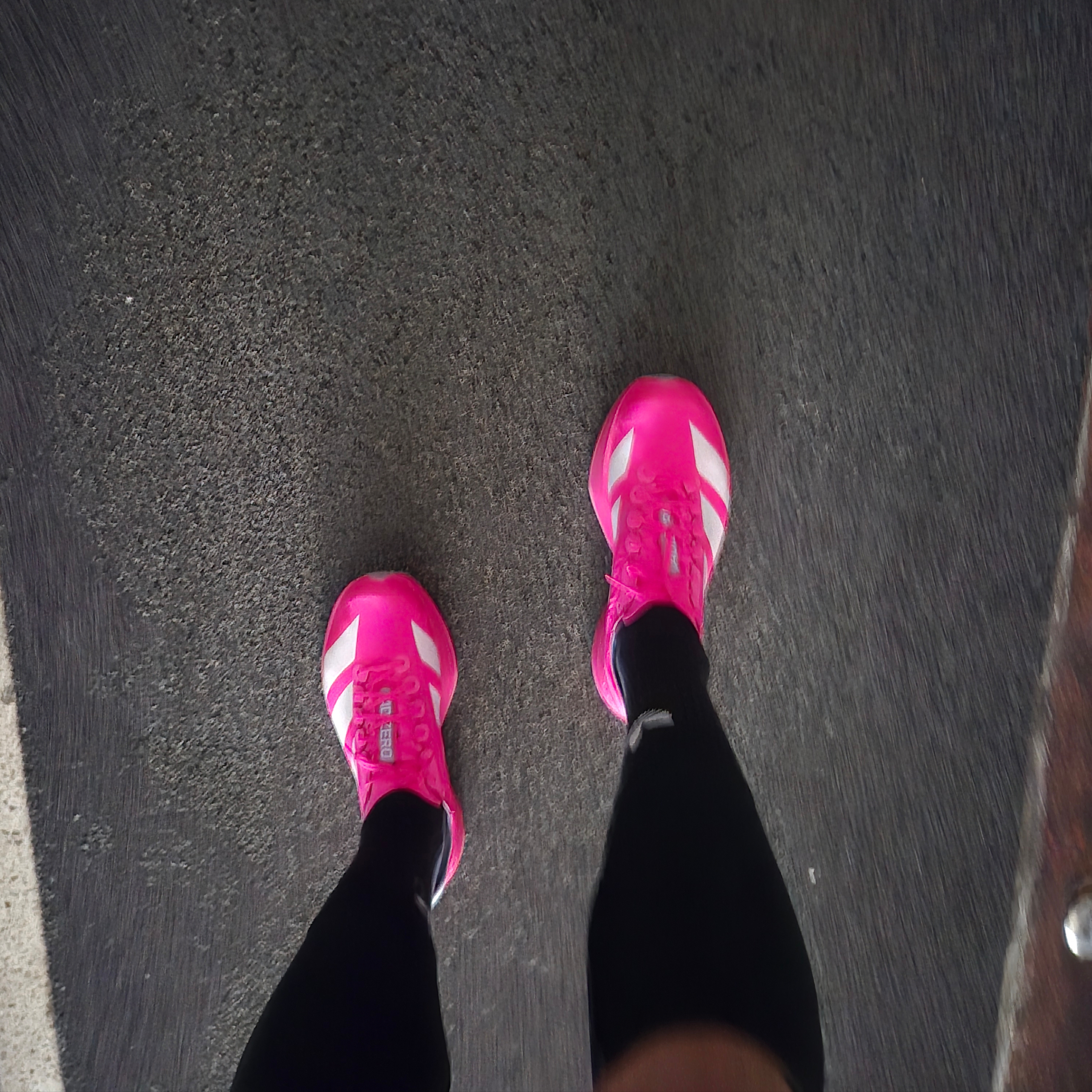 Adidas Adizero Adios Pro 4 Shock Pink Zero Metalic 착용 스타일