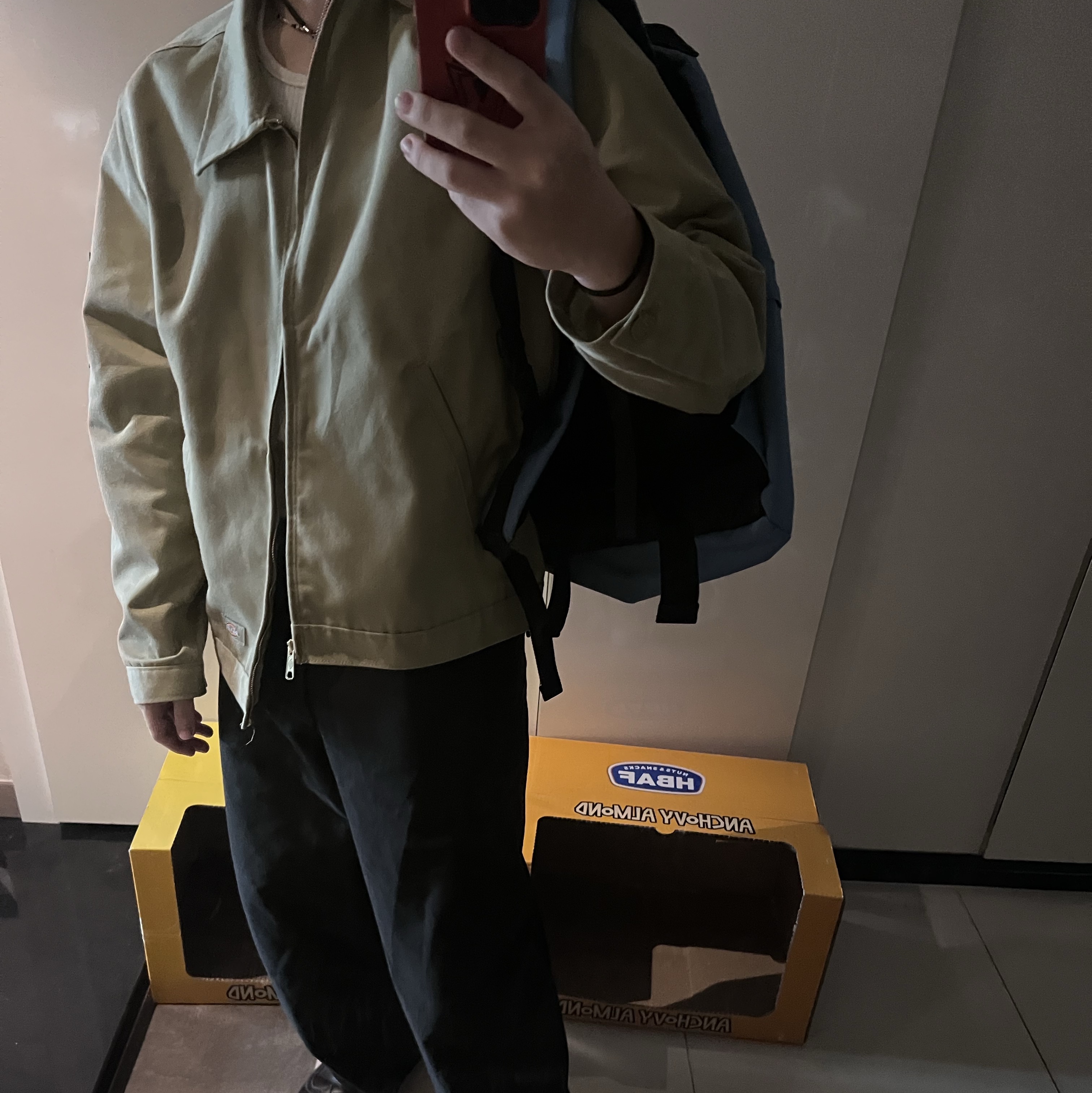 Carhartt WIP Kickflip Backpack Sorrent, Dickies Insulated Eisenhower Jacket Regular Khaki 착용 스타일 - 1