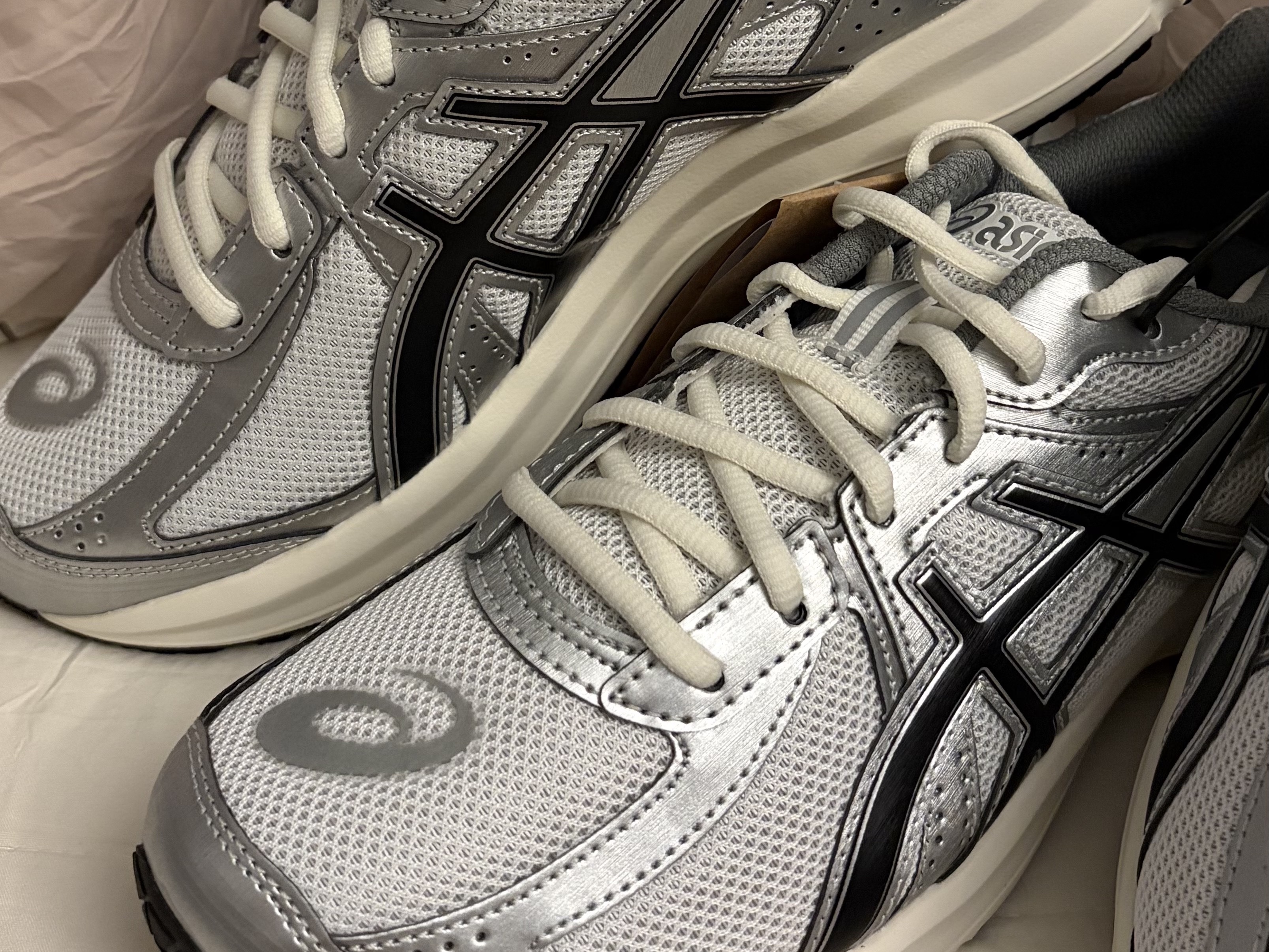 Asics Jog 100 S White Black - 2E Wide 착용 스타일 - 3