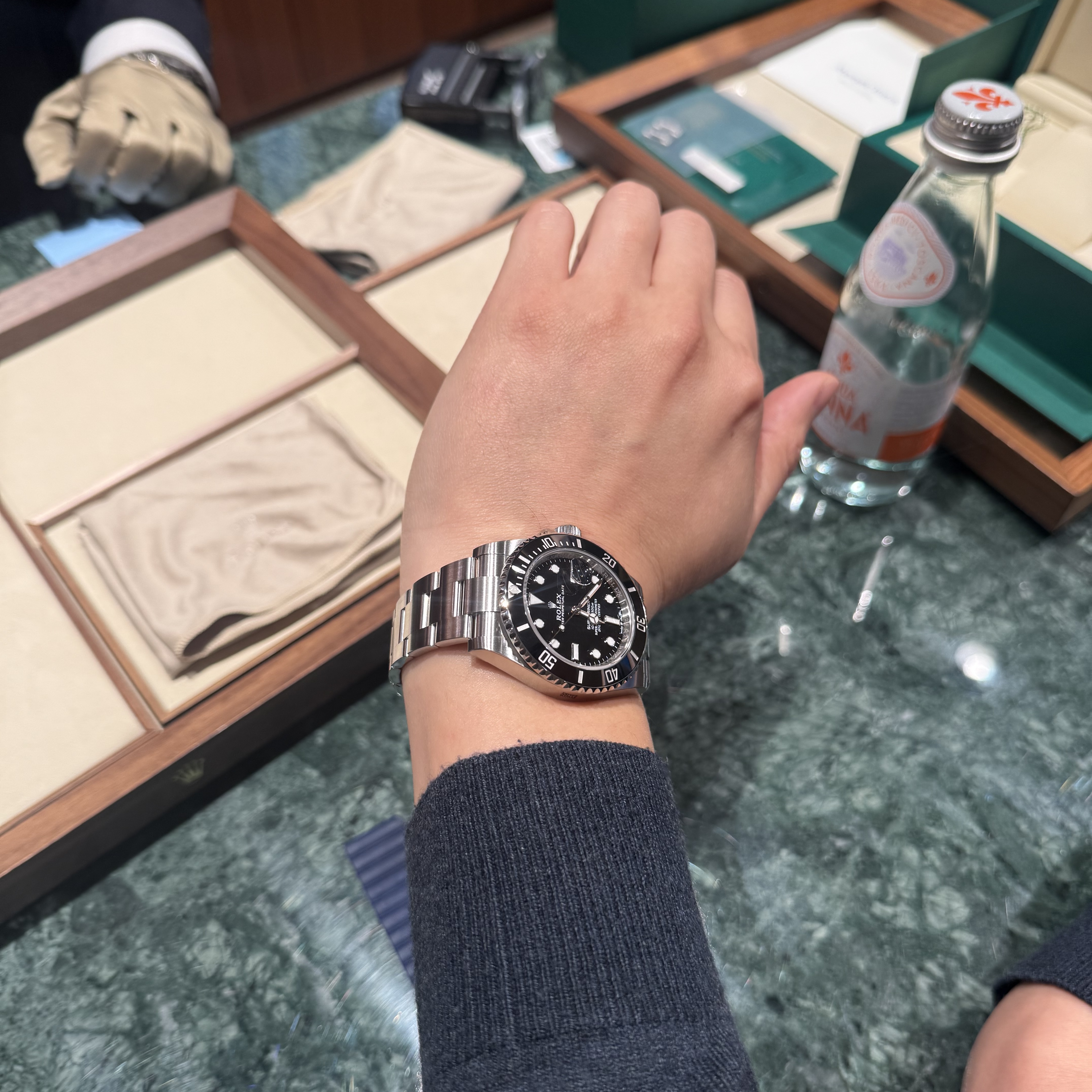 Rolex Submariner Date 41mm 126610LN Black Oyster 착용 스타일