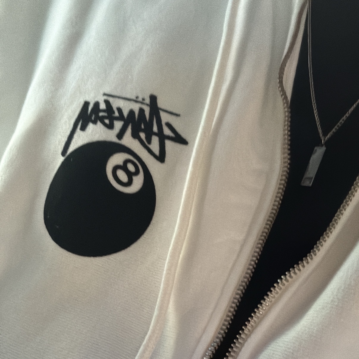 Stussy 8 Ball Pigment Dyed Zip Hoodie Natural 착용 스타일