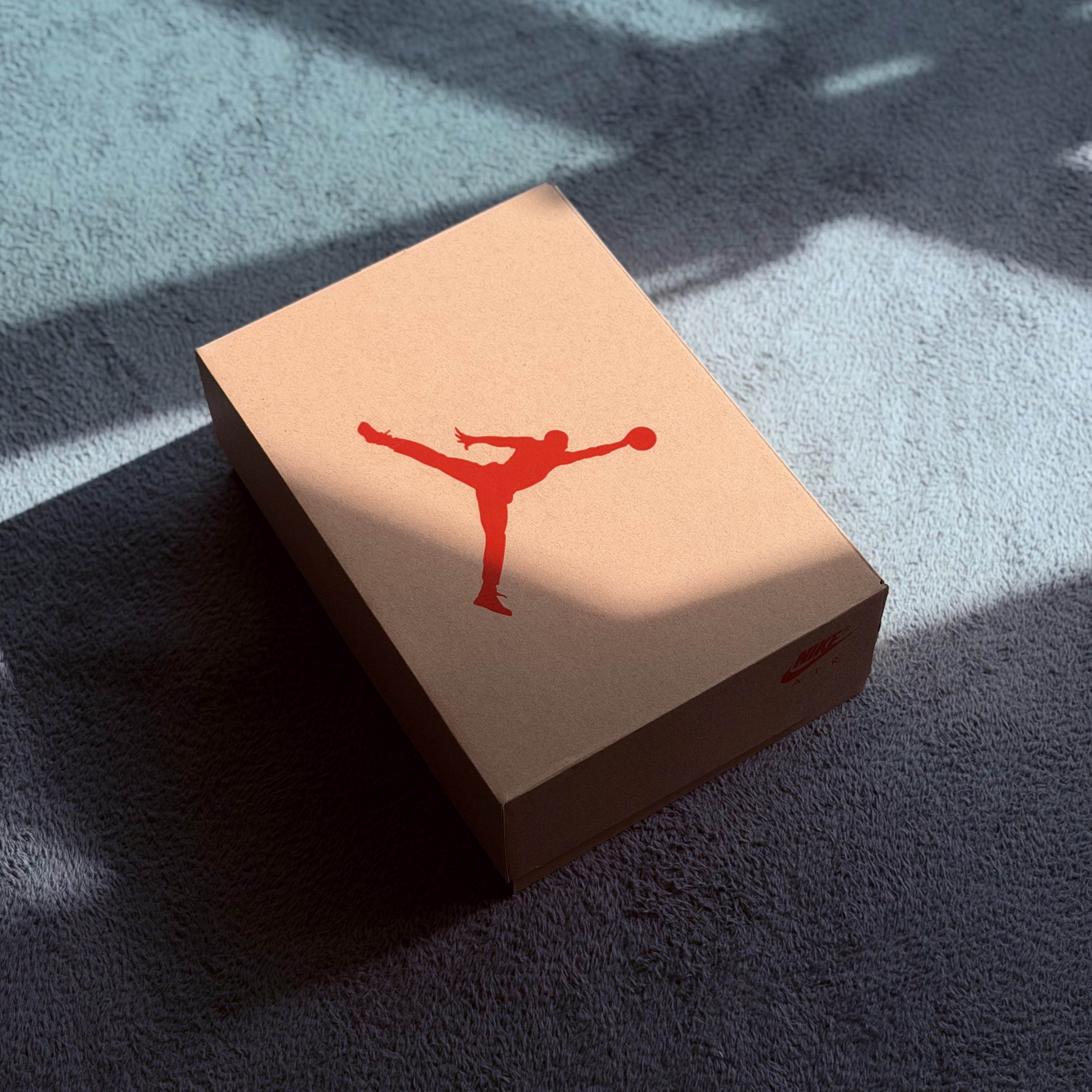 Jordan 6 Retro Infrared Salesman Black and Light Crimson 착용 스타일 - 1