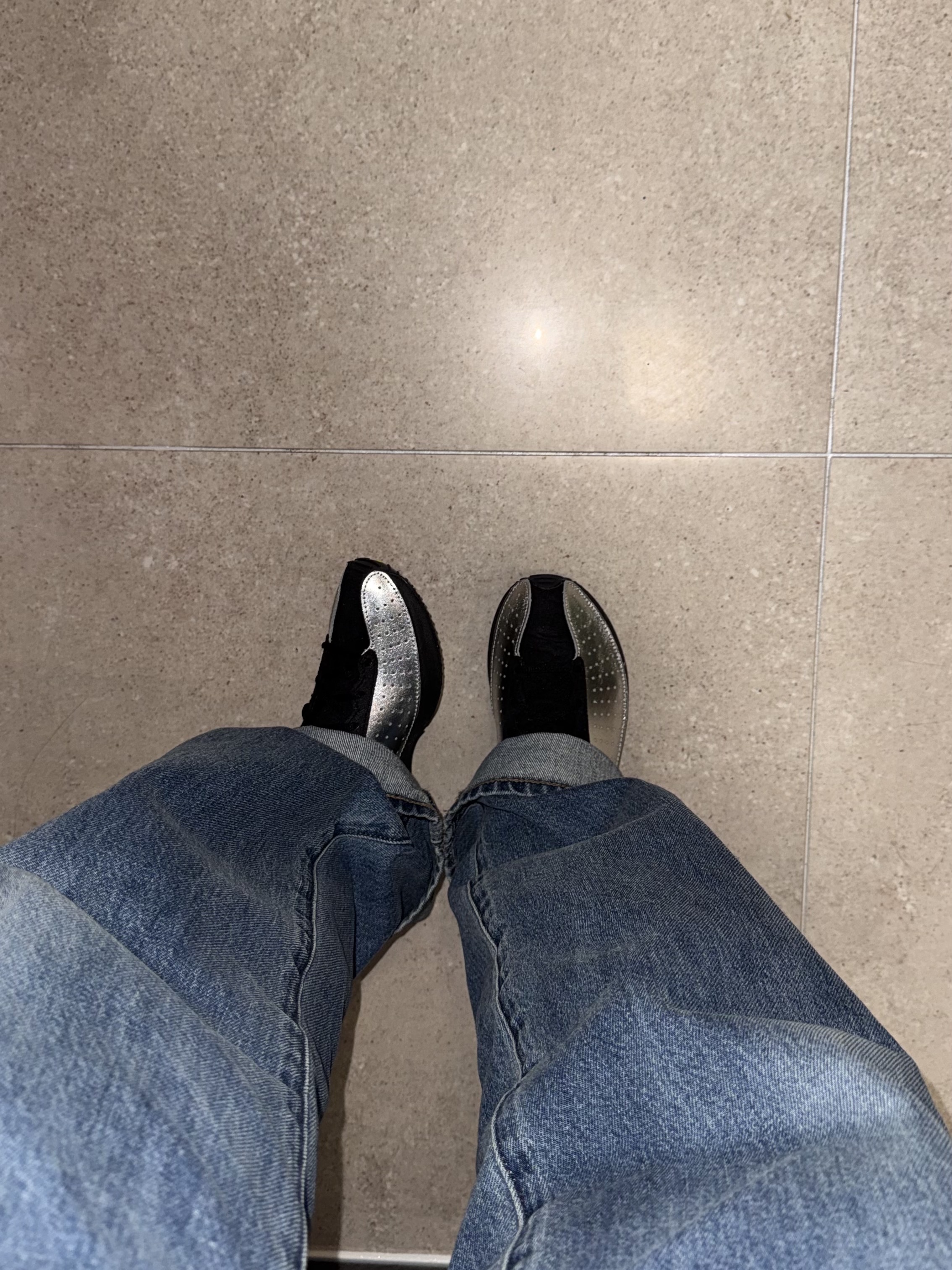 (W) Nike Air Superfly Metallic Silver and Black, (W) Uniqlo x JW Anderson Baggy Jeans Blue 착용 스타일