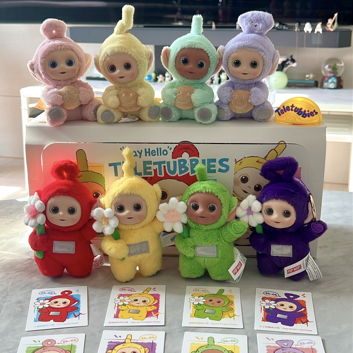 Pop Mart Teletubbies Say Hello Series Figures Sealed Case (8 Blind Boxes) 착용 스타일