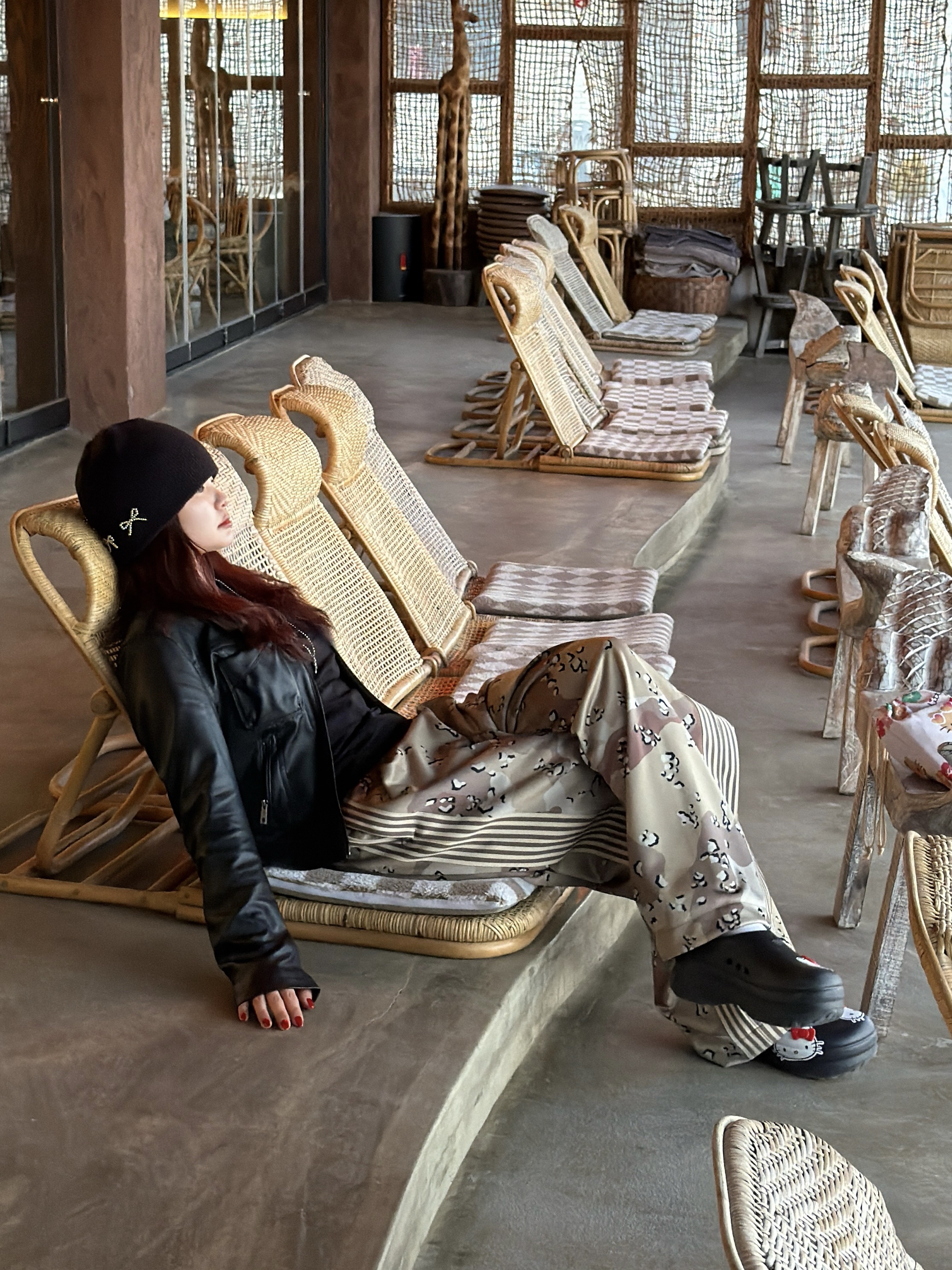 Kapital Smooth Jersey Chocolate Chip Camo Baggy Track Pants Beige 착용 스타일 - 2