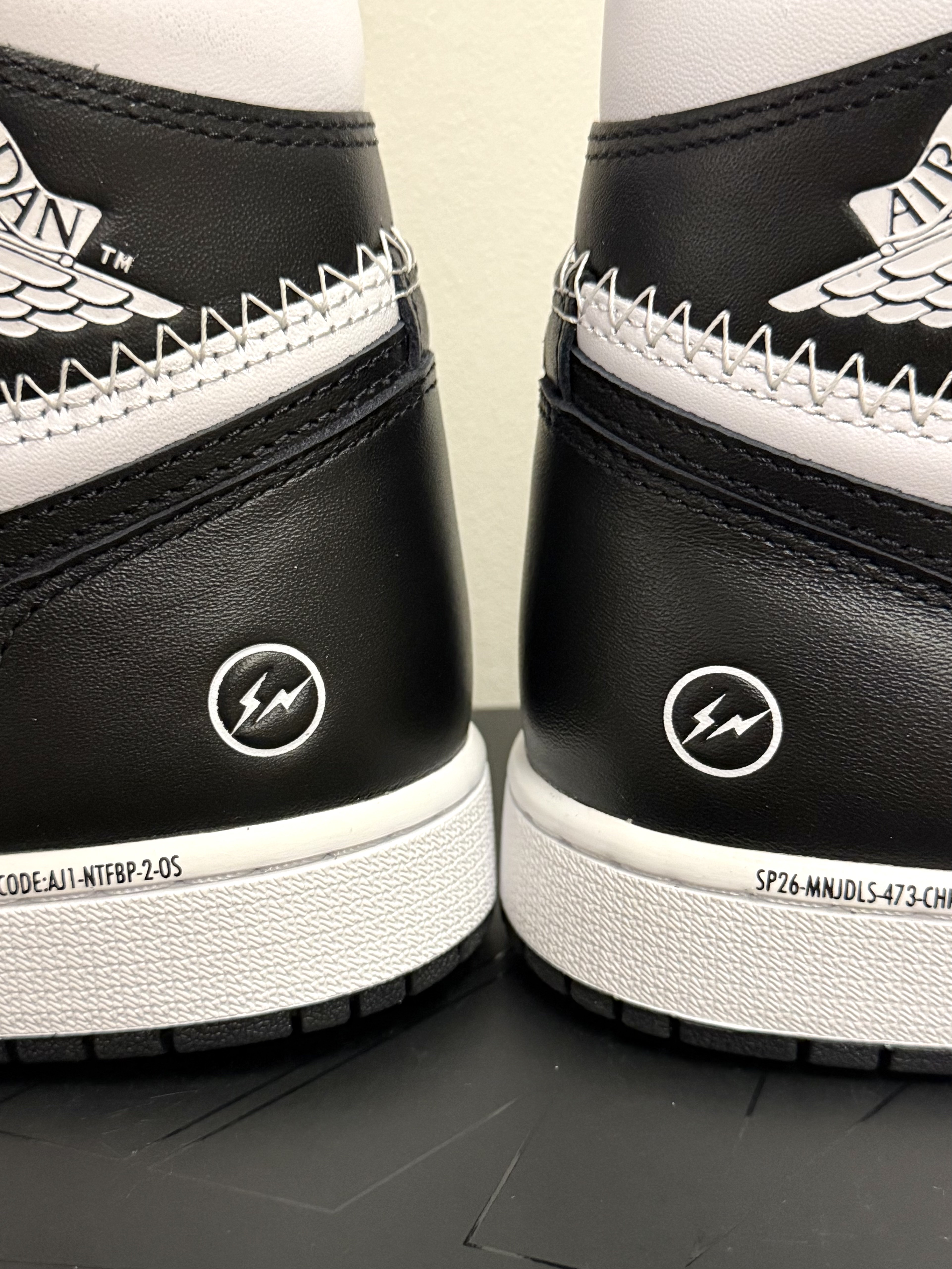 Jordan 1 x Fragment x Union LA High OG SP White Black 착용 스타일 - 5