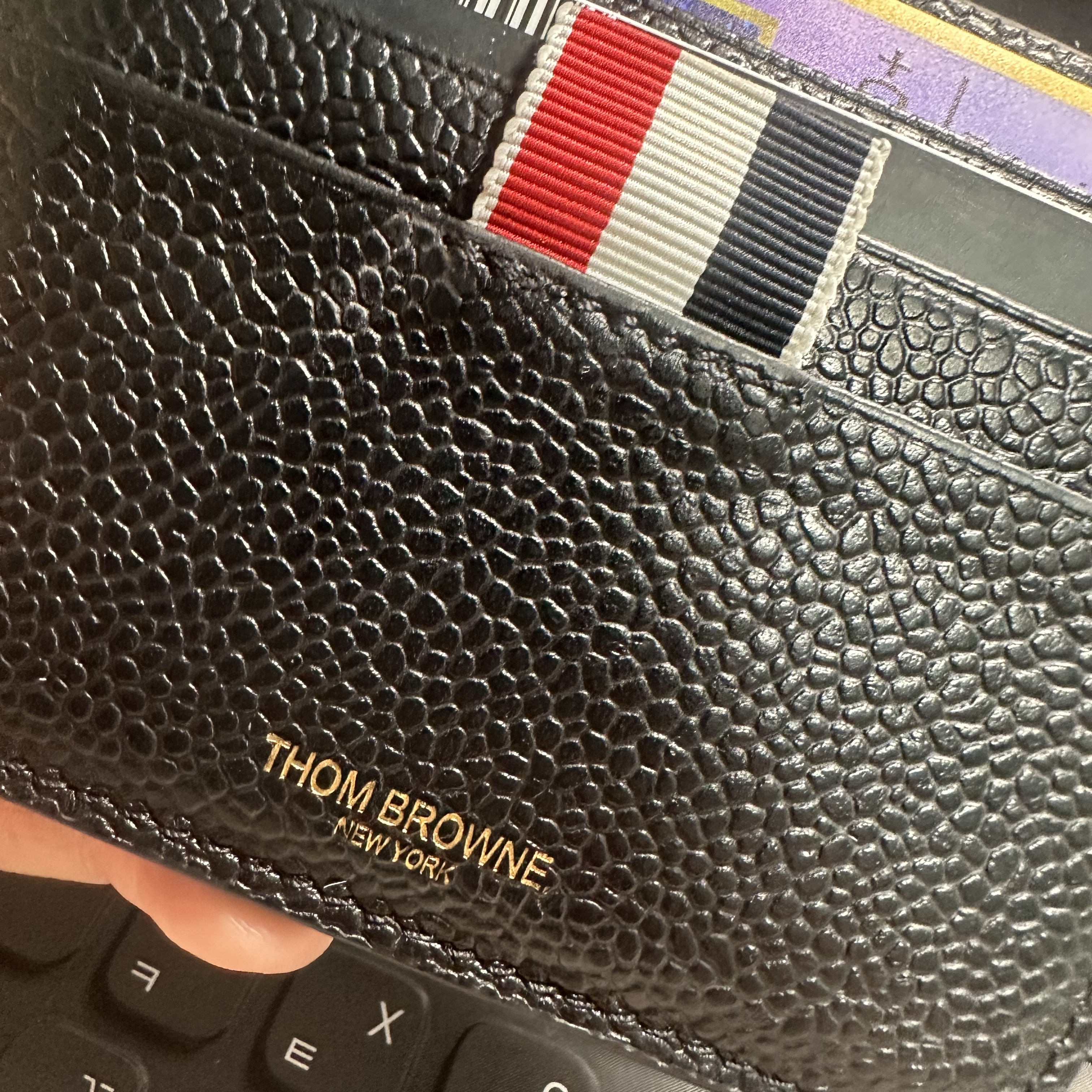 Matin Kim Vintage Card Wallet Black 착용 스타일