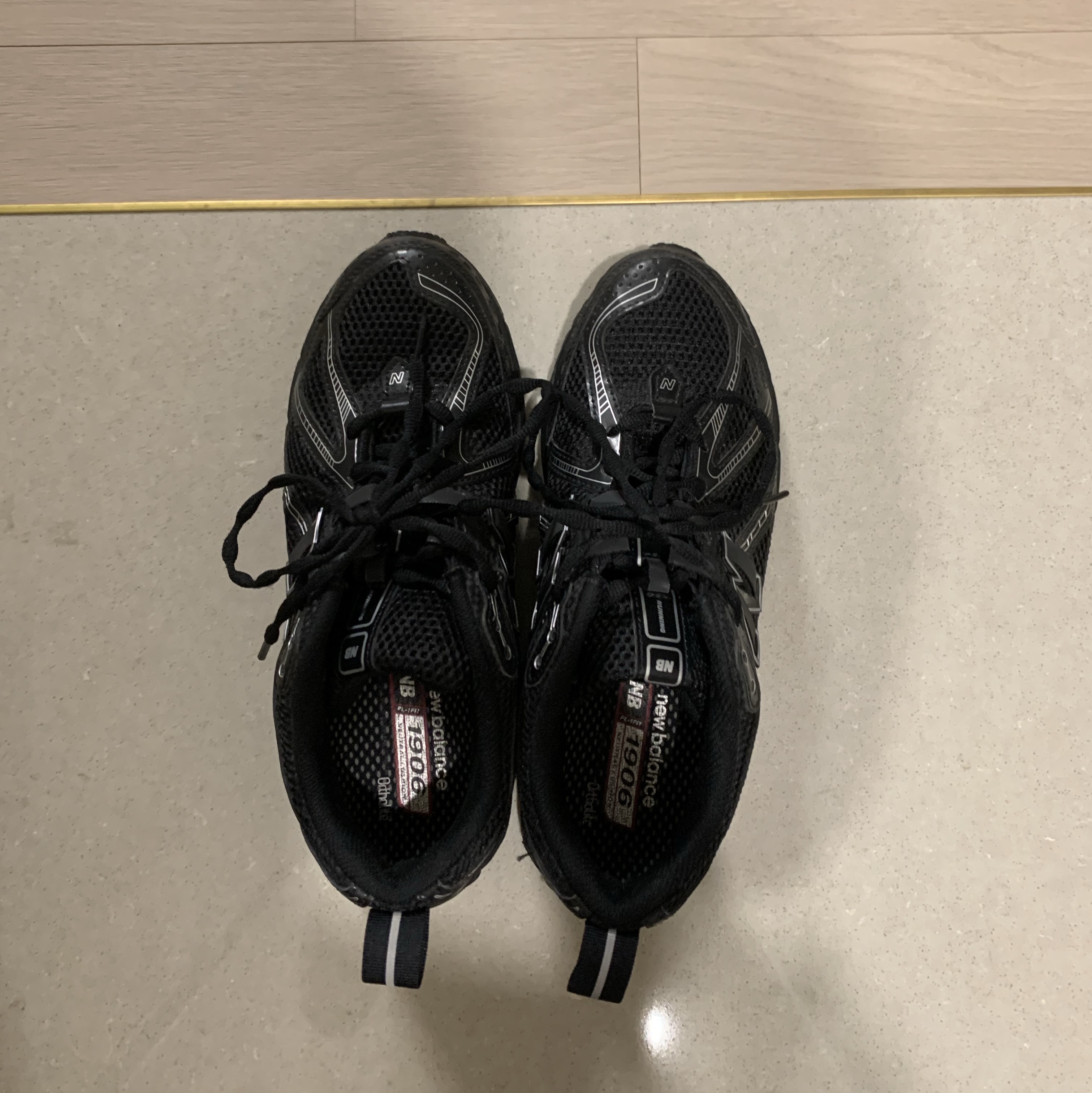 New Balance 1906R Black Silver Metallic 착용 스타일