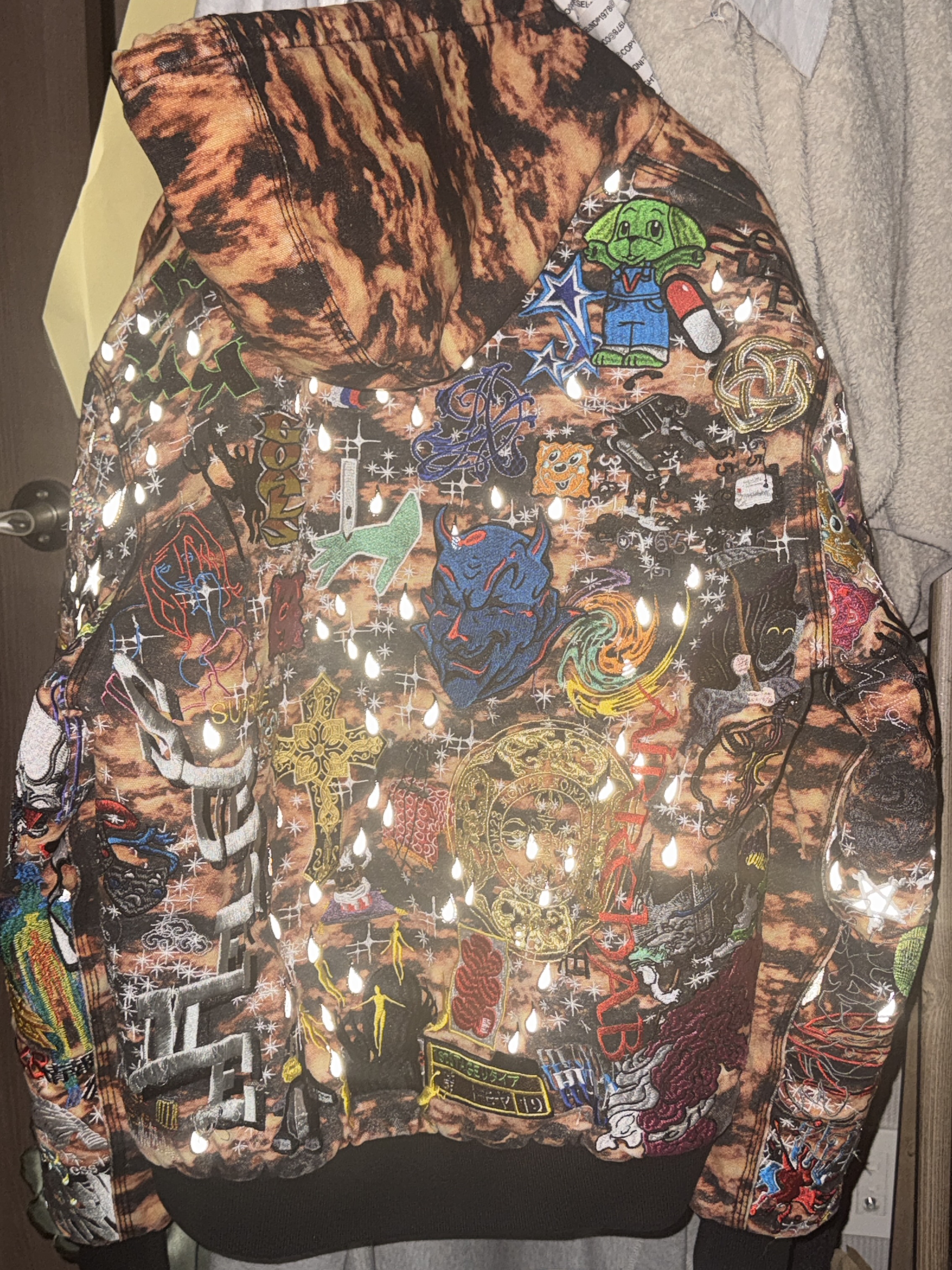 Supreme AOI Embroidered Hooded Work Jacket Flames - 25SS 착용 스타일 - 2