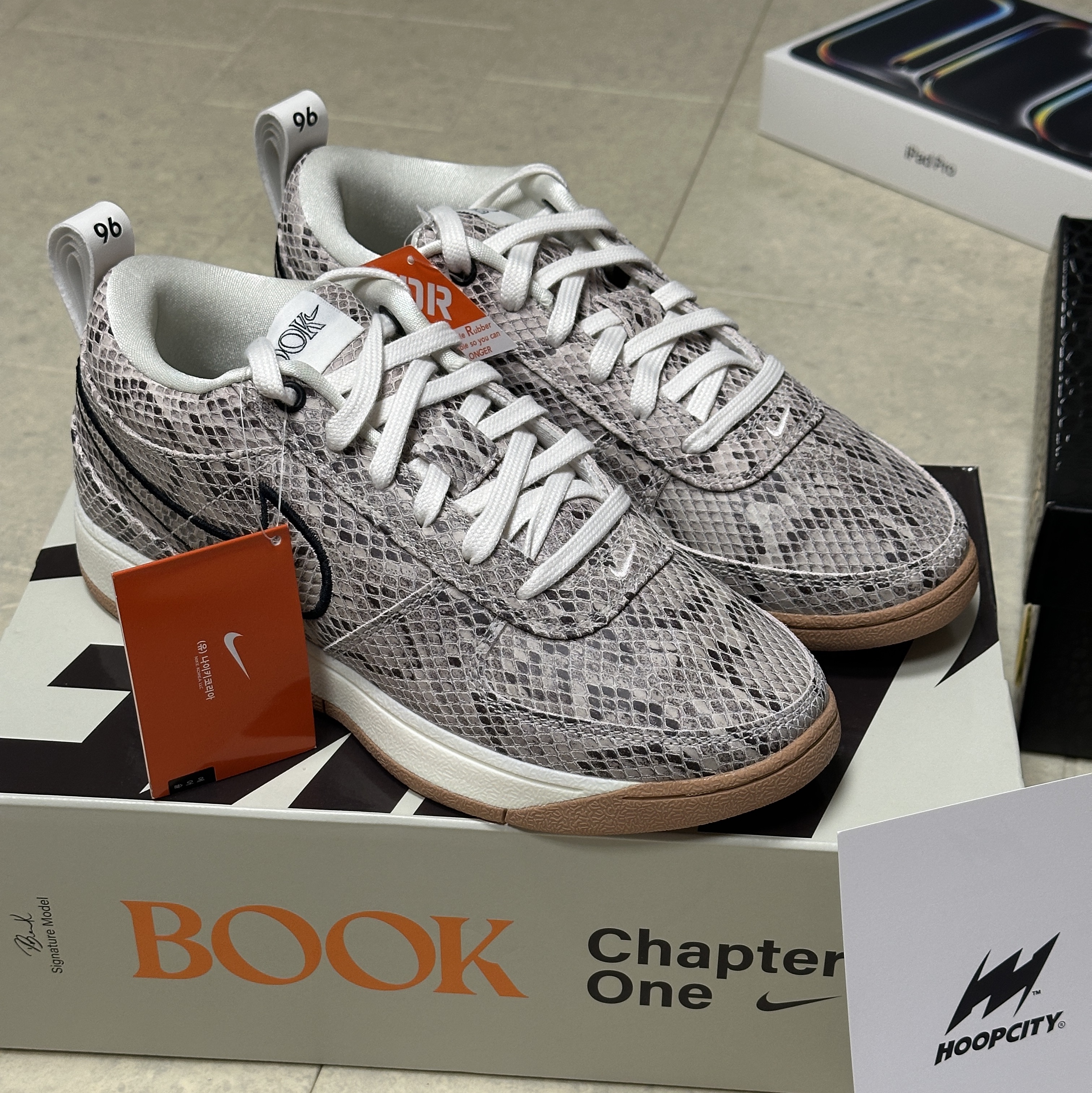 Nike Book 1 EP Leather Light Orewood Brown Black 착용 스타일 - 2