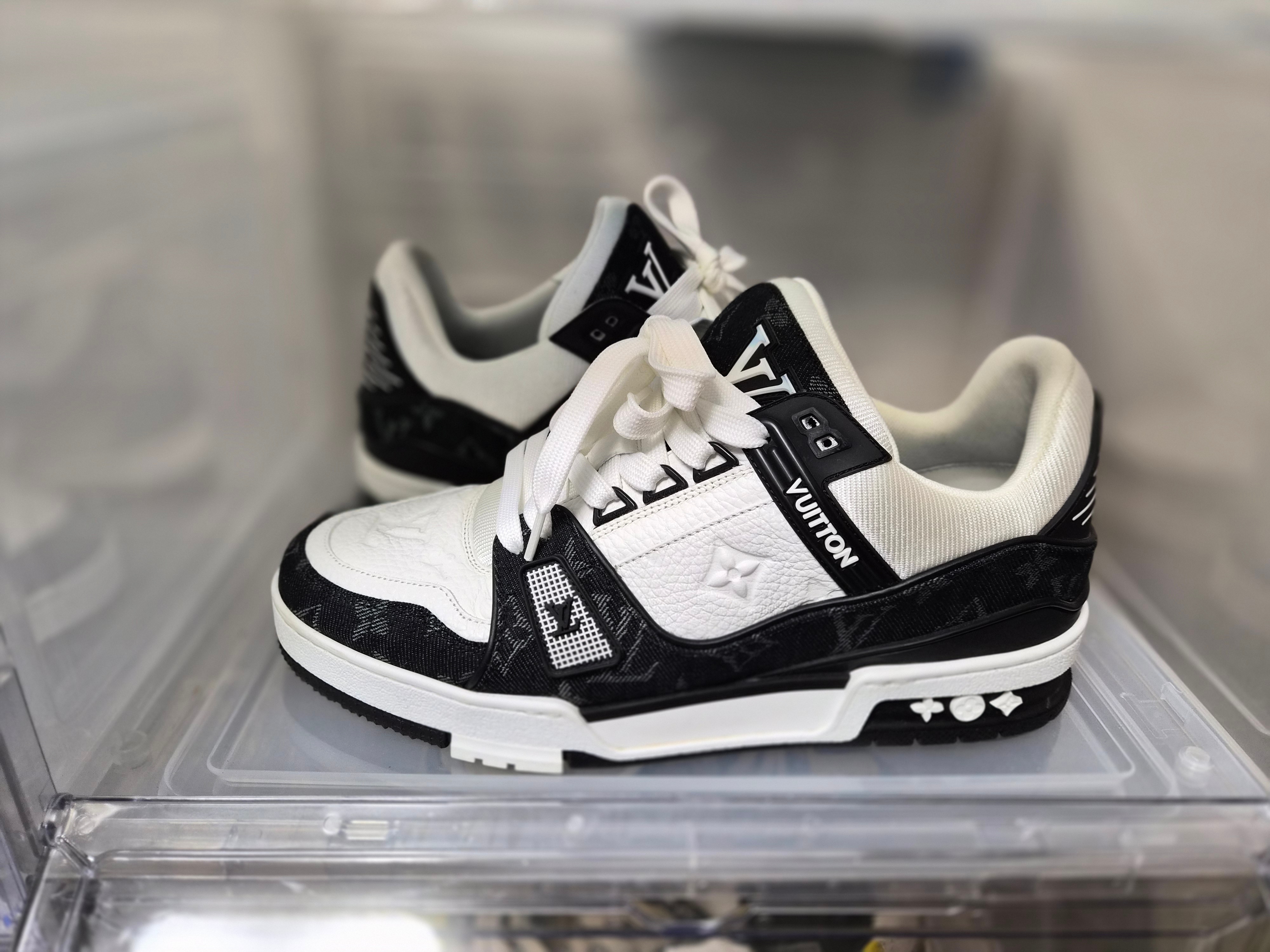 Louis Vuitton LV Trainer Sneakers Monogram Denim Black 착용 스타일