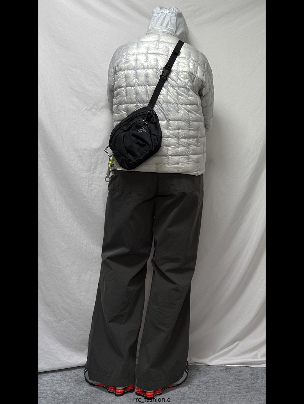 Montbell Plasma 1000 Down Jacket Light Silver, Nike Shox R4 Metallic Silver Red 착용 스타일 - 3