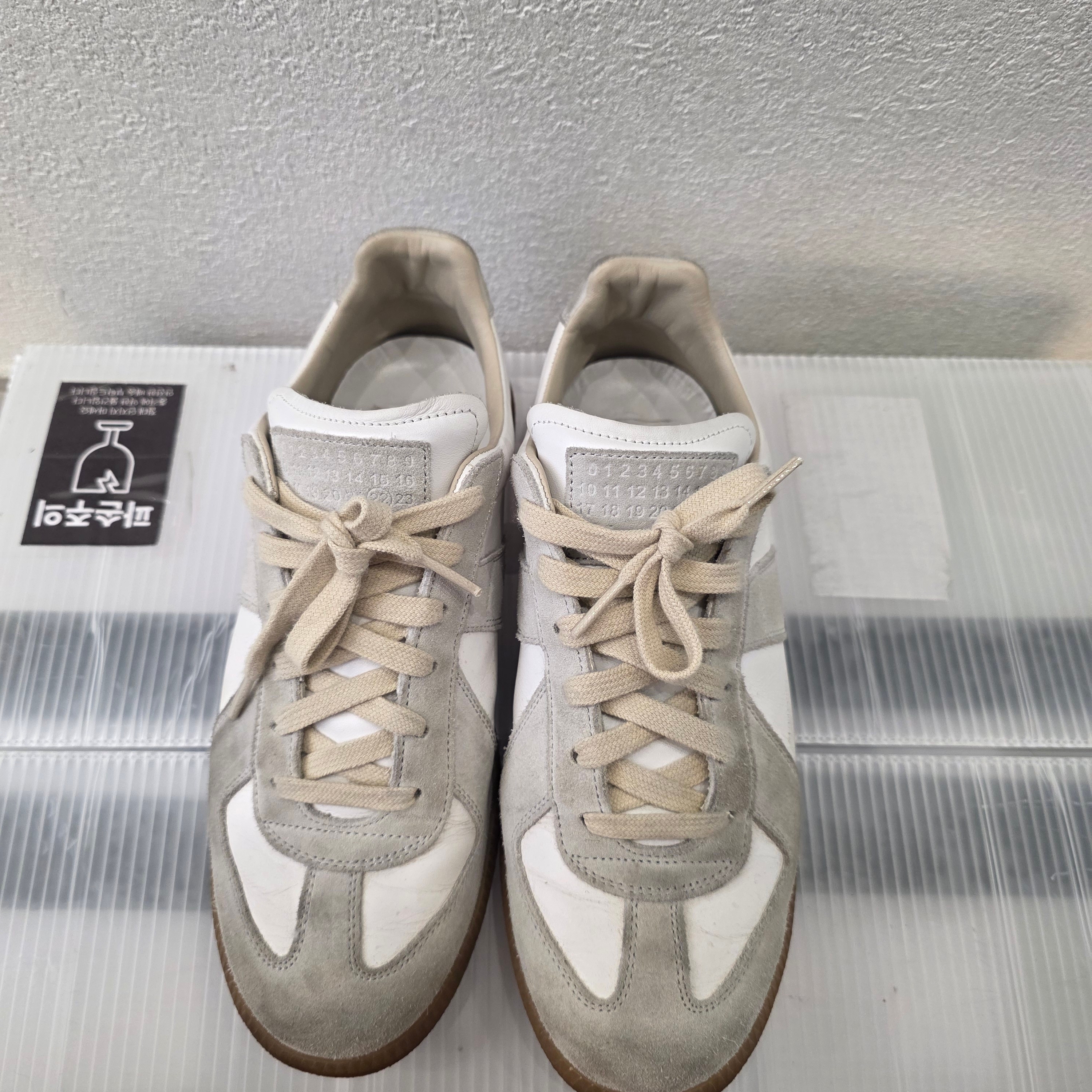 Maison Margiela Calfskin Replica Sneakers 착용 스타일