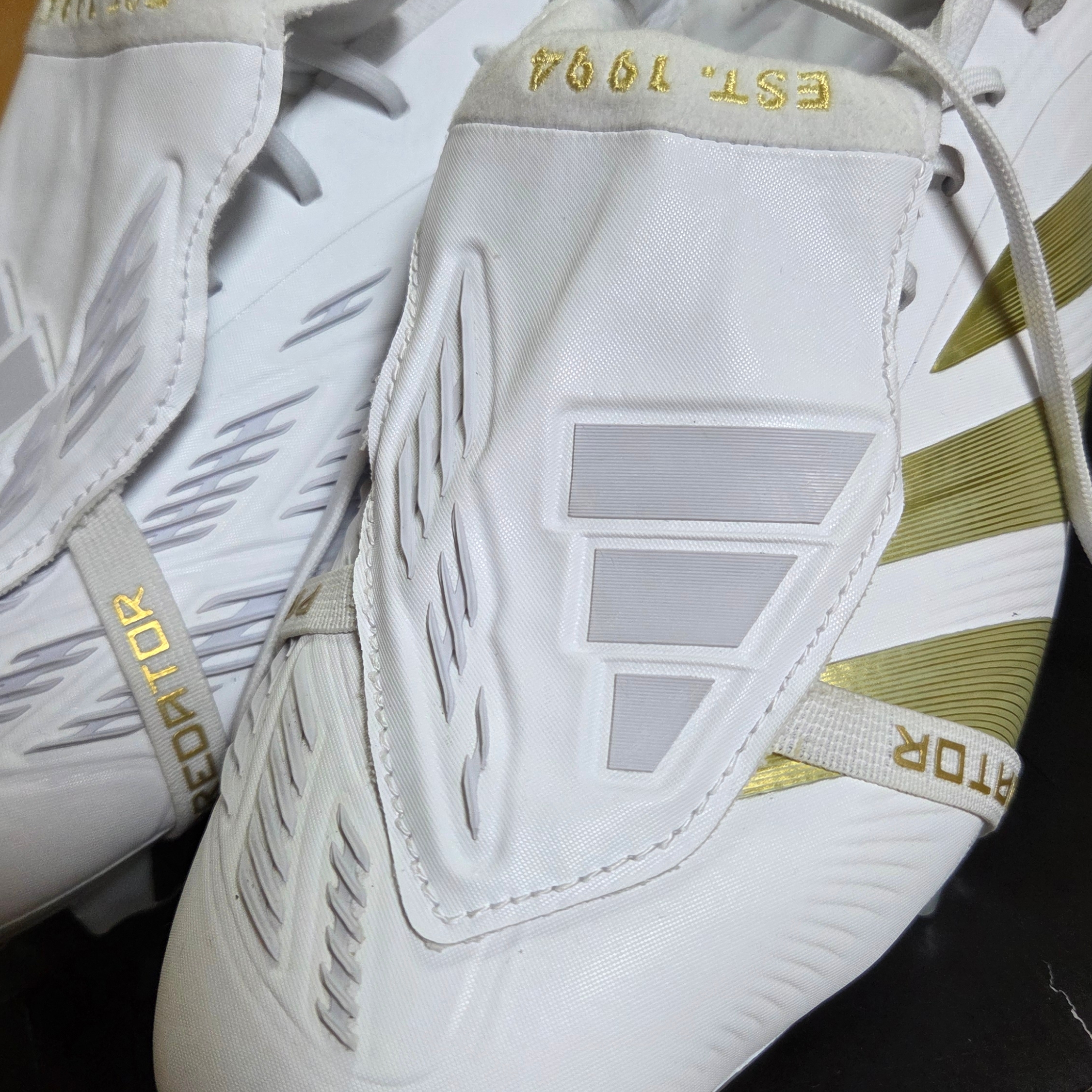 Adidas Predator Elite Foldover Tongue FG Cloud White Gold Metallic 착용 스타일 - 1