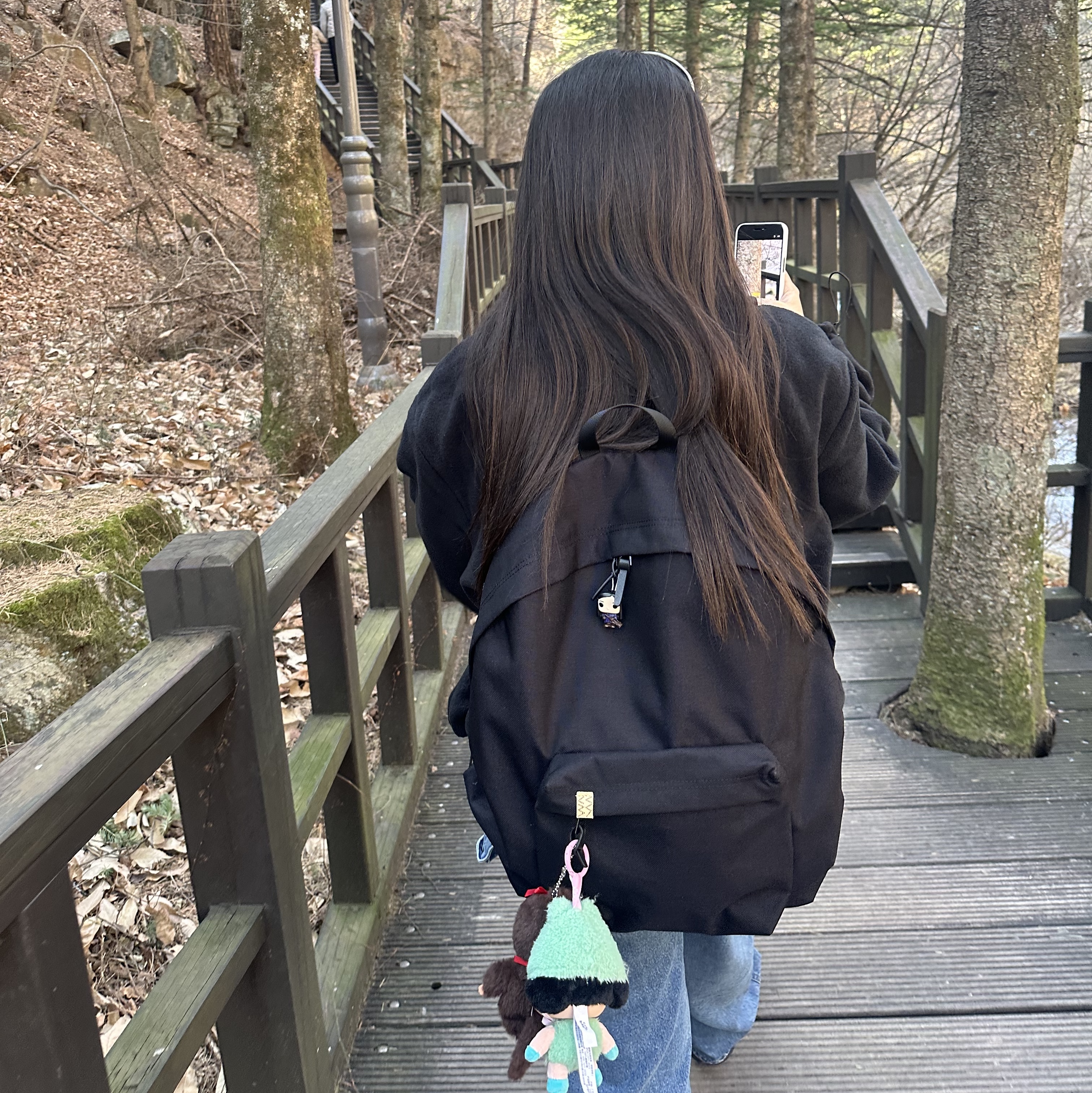 Visvim Cordura 22L Rucksack Black, (W) Miu Miu Fleece Sweatshirt Black 착용 스타일 - 1