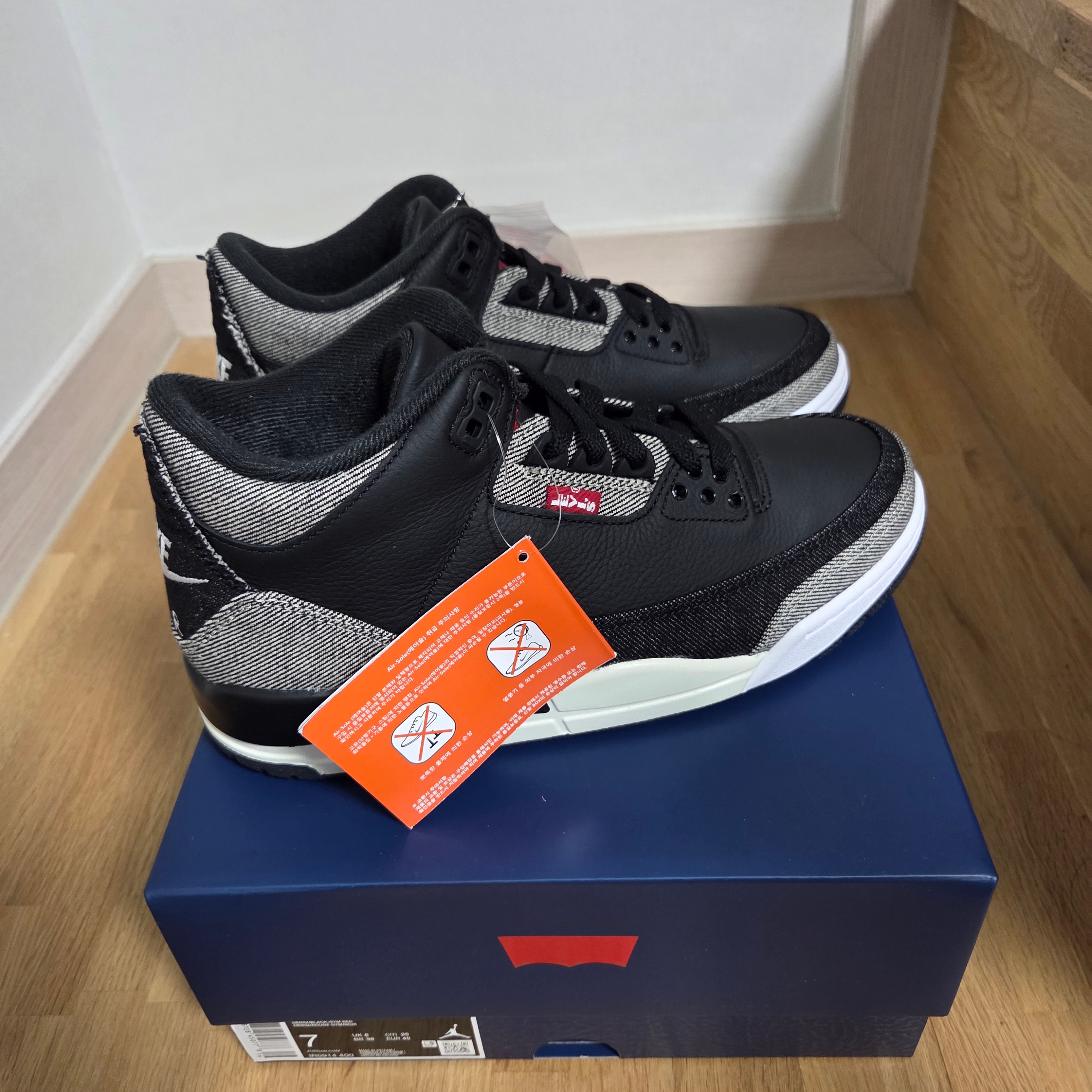 Jordan 3 x Levi’s Black and White 착용 스타일 - 4