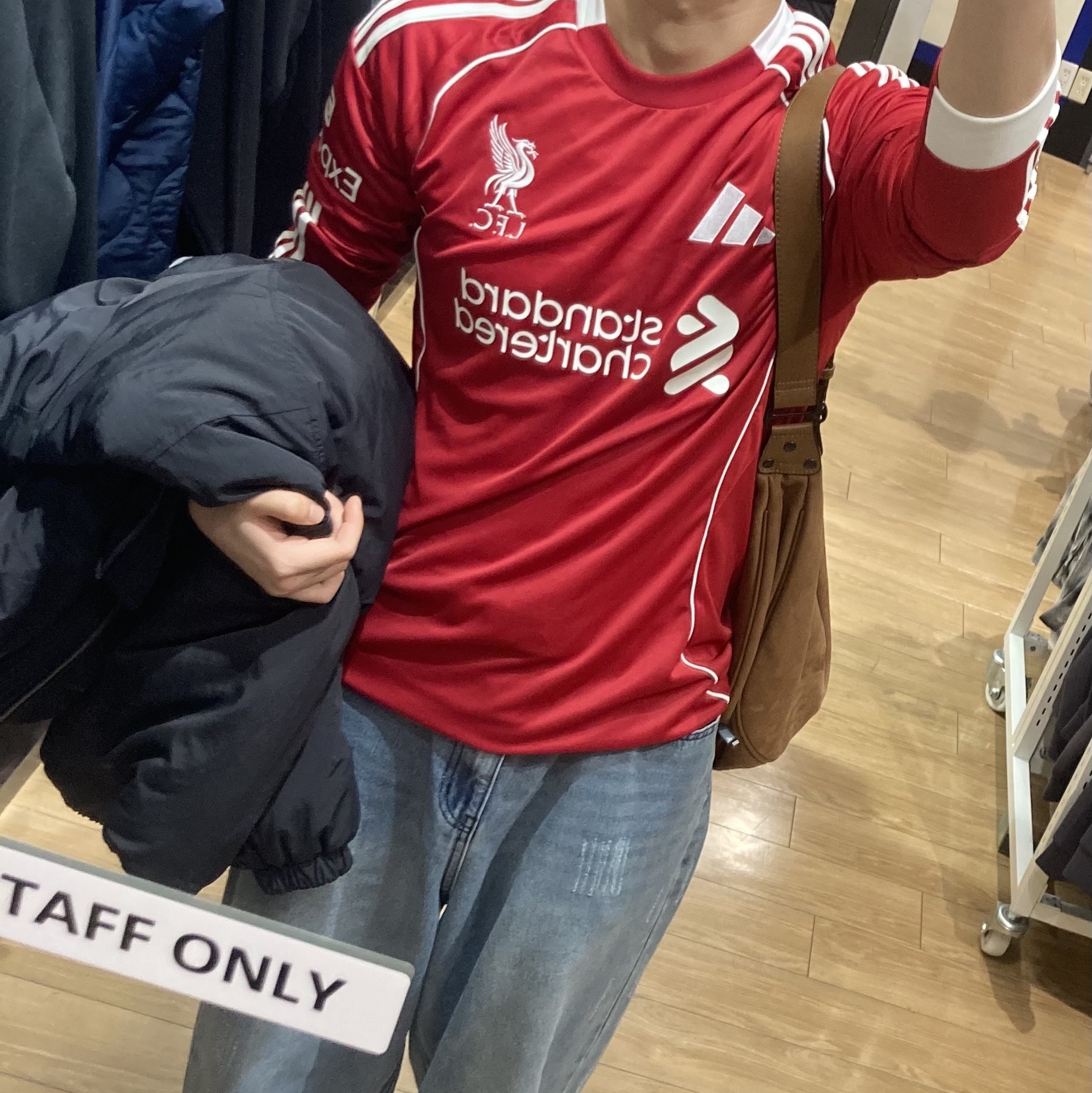 Adidas Liverpool FC 2025/26 Home Long Sleeve Jersey Strawberry Red - KR Sizing (Non Marking Ver.) 착용 스타일 - 1