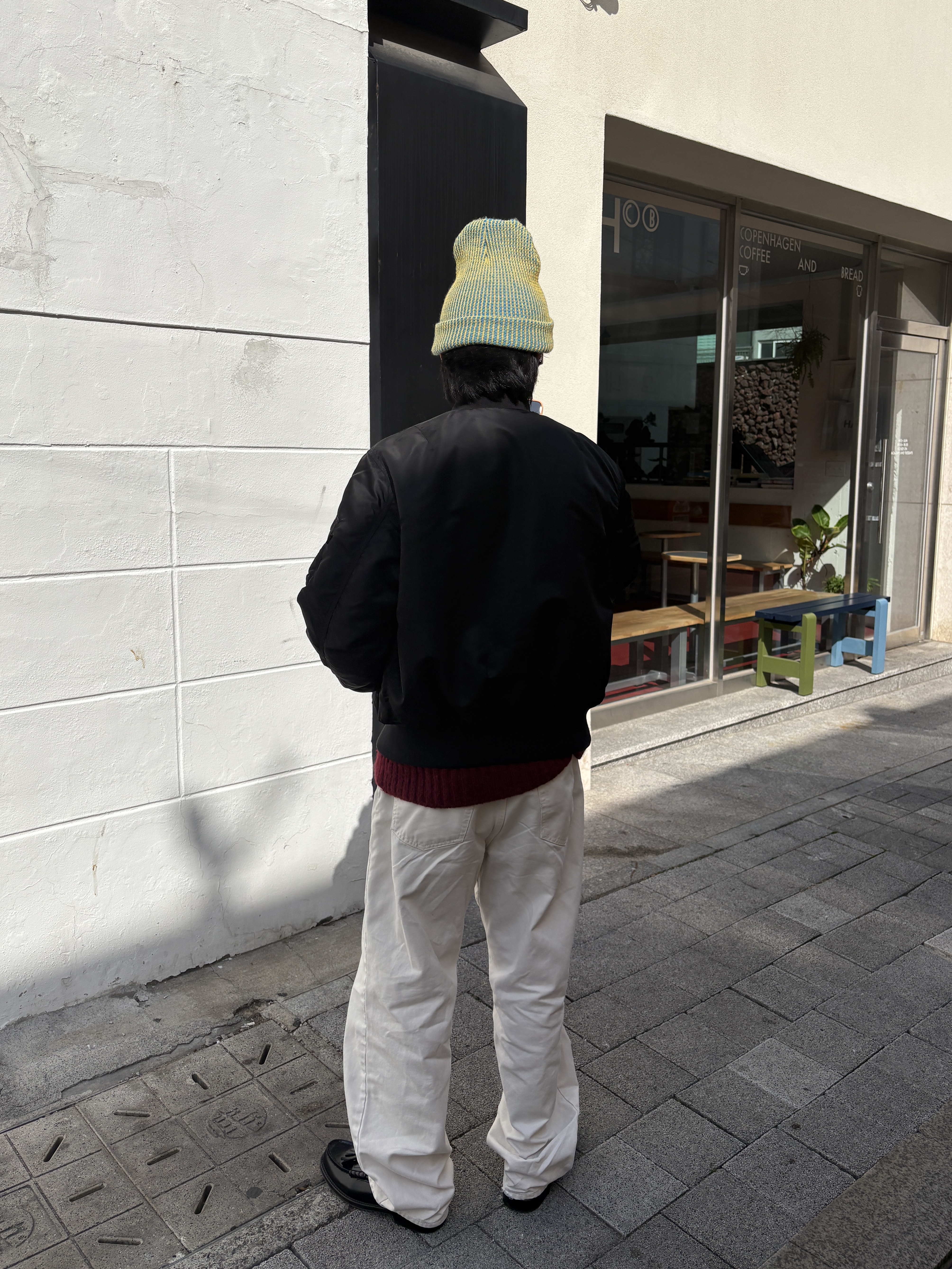 ALPHA INDUSTRIES MA-1 Flight Jacket Black, Aftermath Stripe Knit Red 착용 스타일 - 4