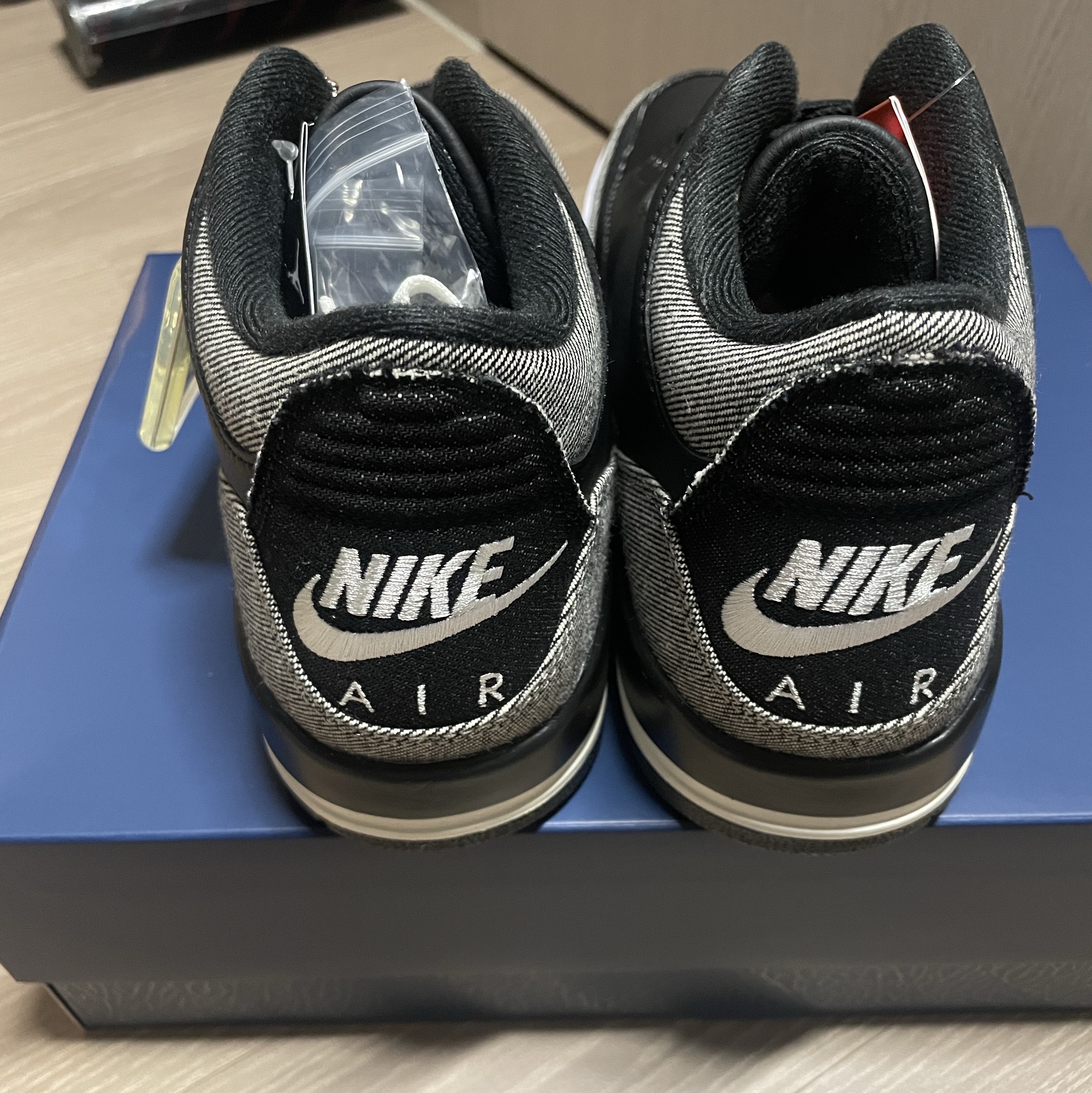 Jordan 3 x Levi’s Black and White 착용 스타일 - 3