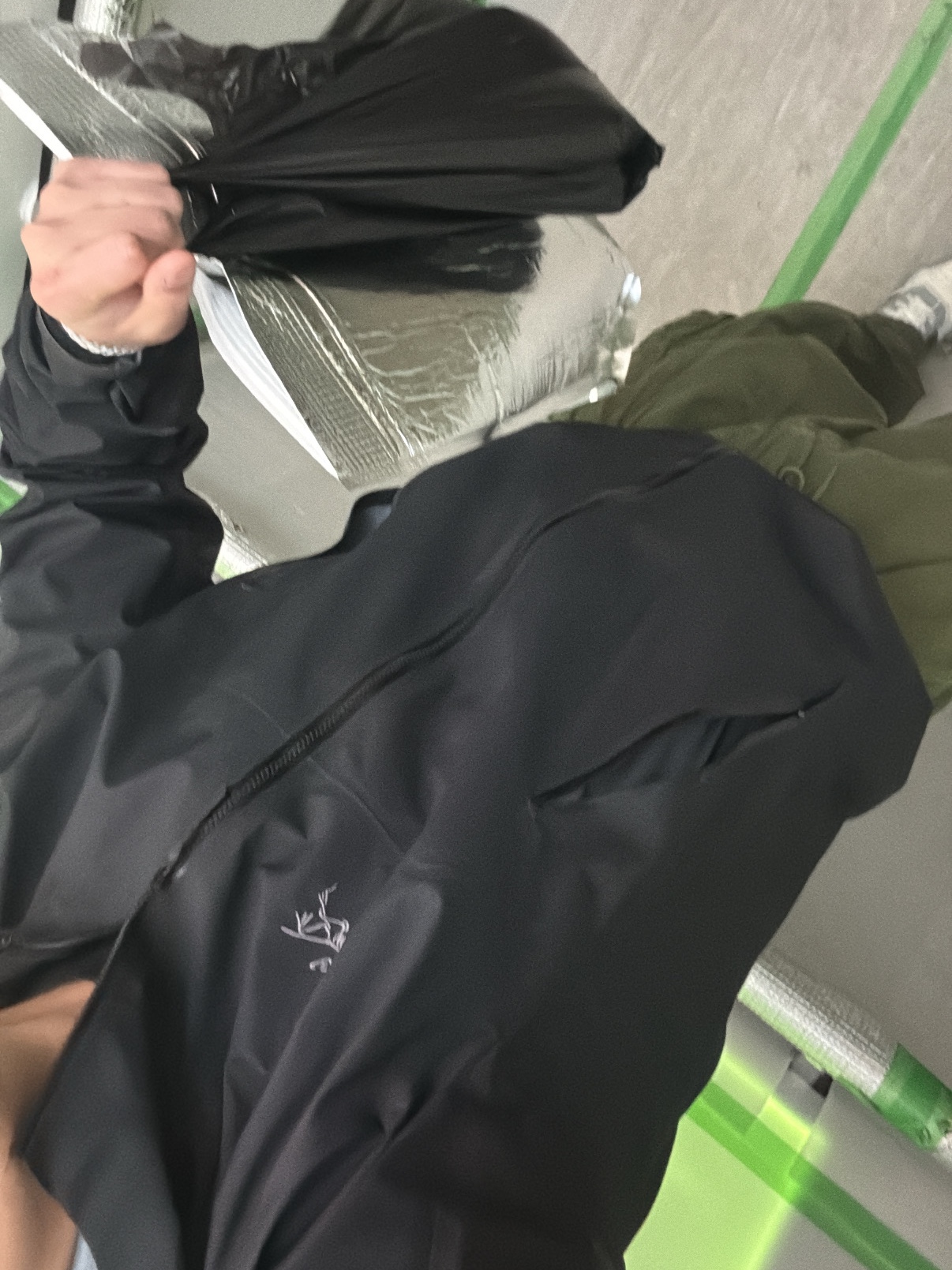 Arc'teryx Beta Jacket Black, Dior B27 Low-Top Sneakers Gray 착용 스타일 - 1
