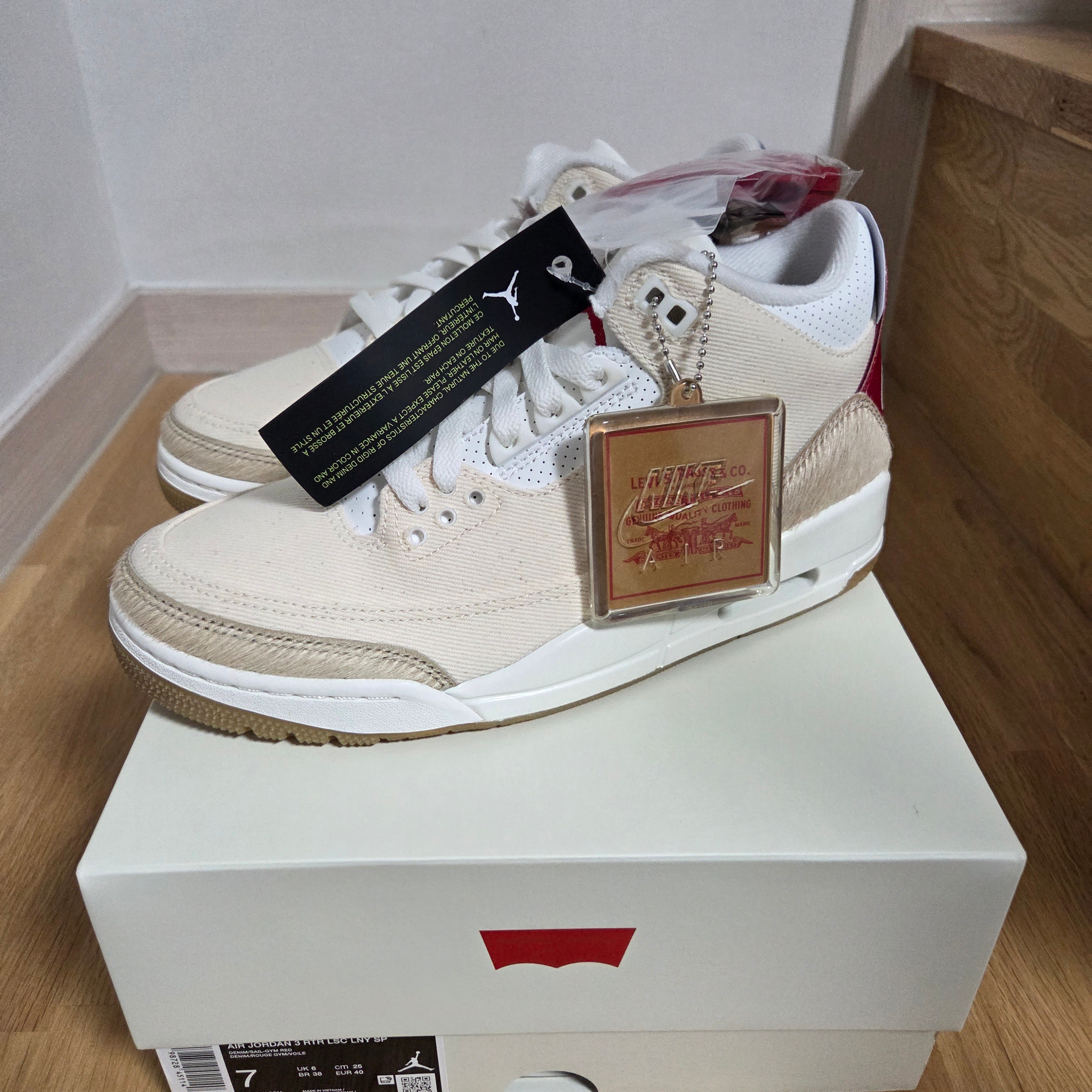 Jordan 3 x Levi’s Ecru Denim 착용 스타일 - 3