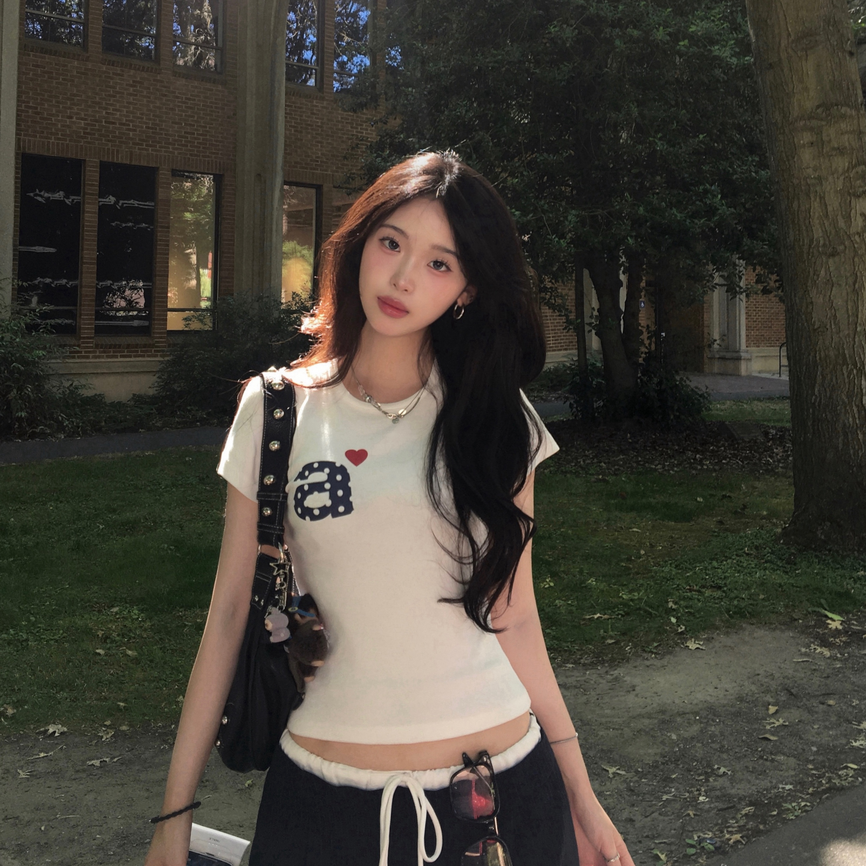 AEAE Dot Small Letter Tee White 착용 스타일 - 1