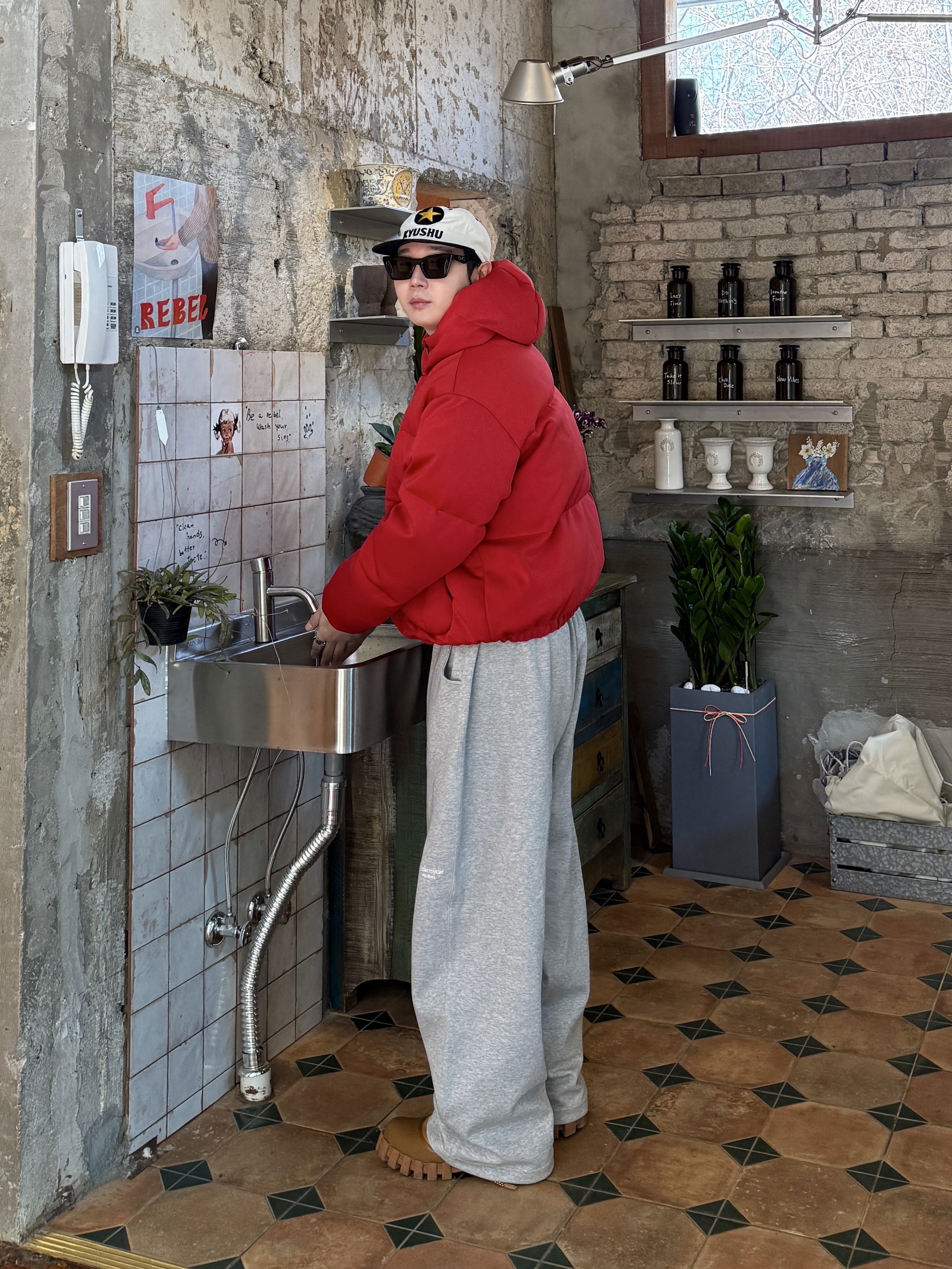 Undermycar Mu.163 Classic Logo Baggy Fit Sweat Pants Melange Gray, Timberland x Humberto Leon 6 Inch Boot Wheat Nubuck - Medium 착용 스타일 - 5