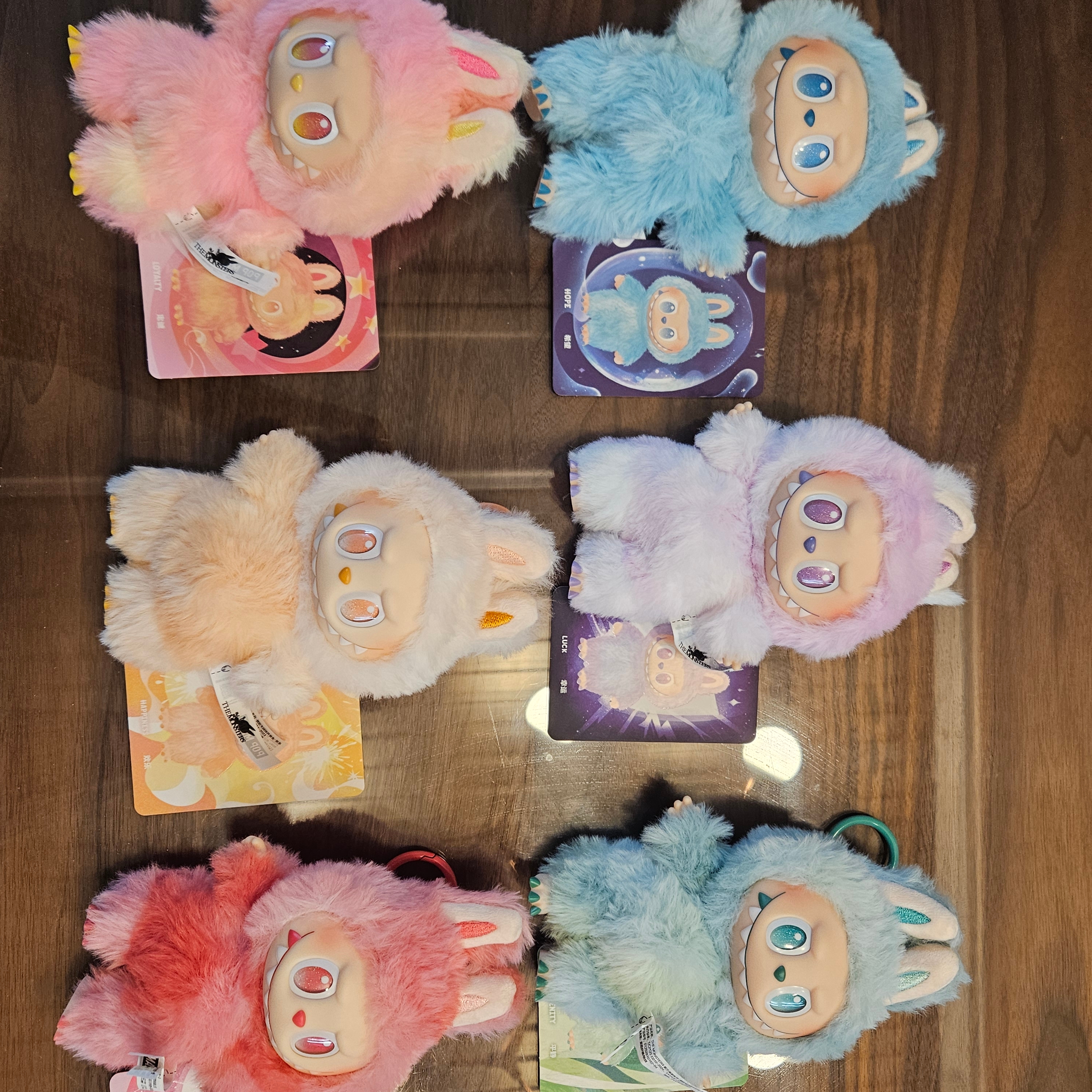 Pop Mart Labubu The Monsters Highlight Series Sealed Case (6 Blind Boxes) 착용 스타일