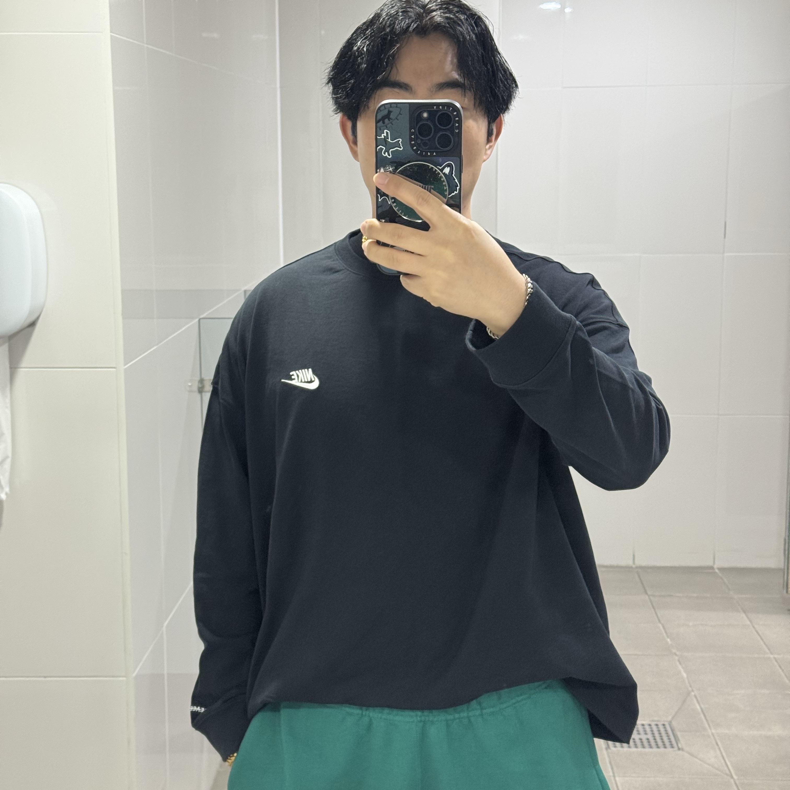Supreme Hanes Tagless T-Shirts Black (3 Pack), Nike x Peaceminusone LS T-Shirt Black (DR0098-010) 착용 스타일 - 1