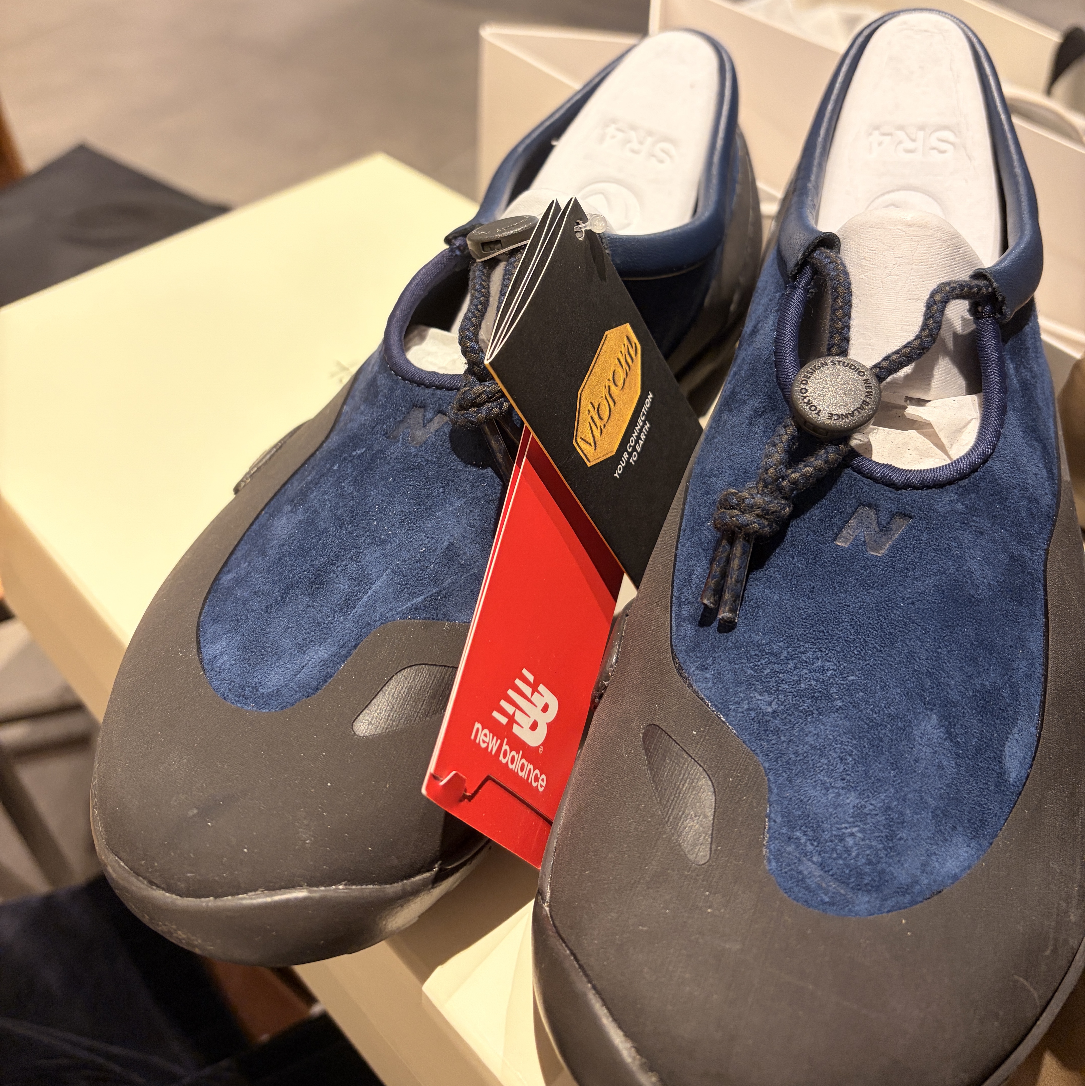 New Balance x Tokyo Design Studio MT10T Navy Black Cement 착용 스타일