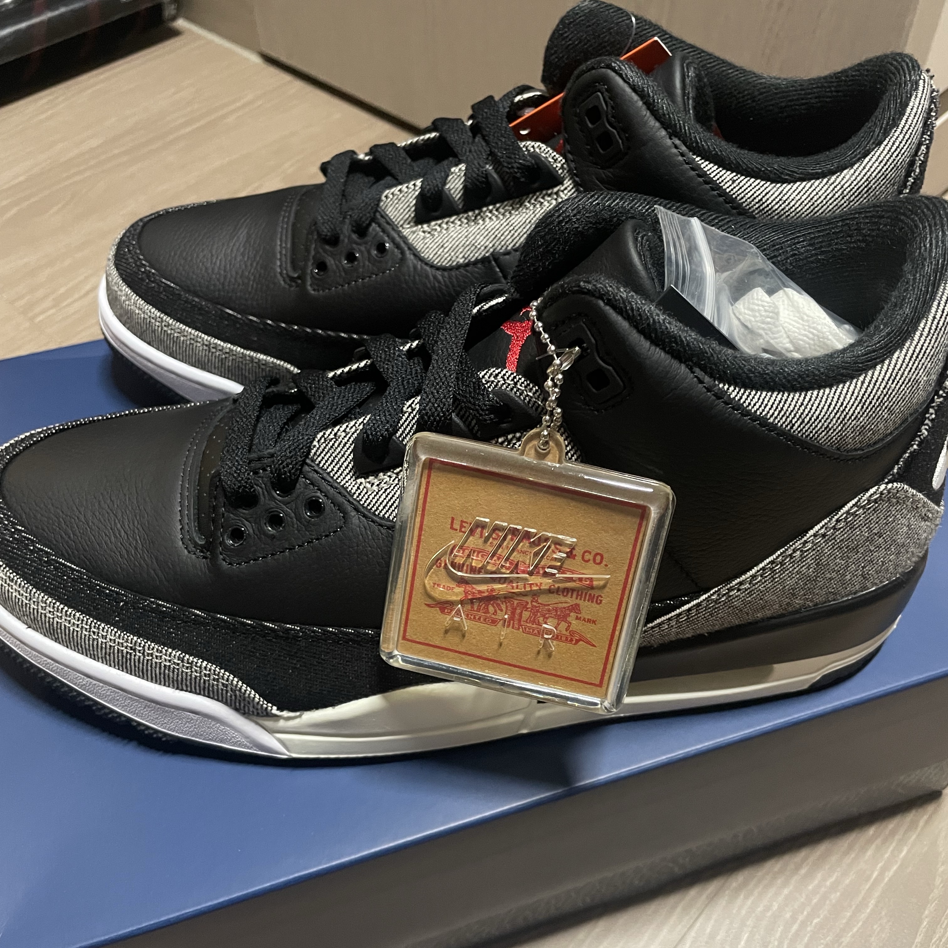 Jordan 3 x Levi’s Black and White 착용 스타일 - 1