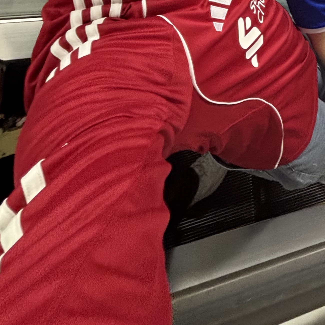 Adidas Liverpool FC 2025/26 Home Long Sleeve Jersey Strawberry Red - KR Sizing (Non Marking Ver.) 착용 스타일 - 2
