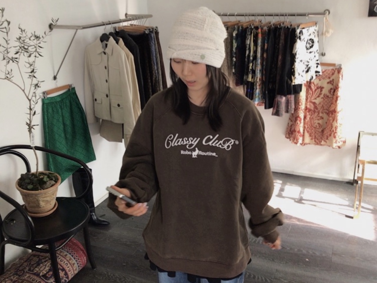 COYSEIO Rough Star Reversible Beanie Ivory 착용 스타일 - 3