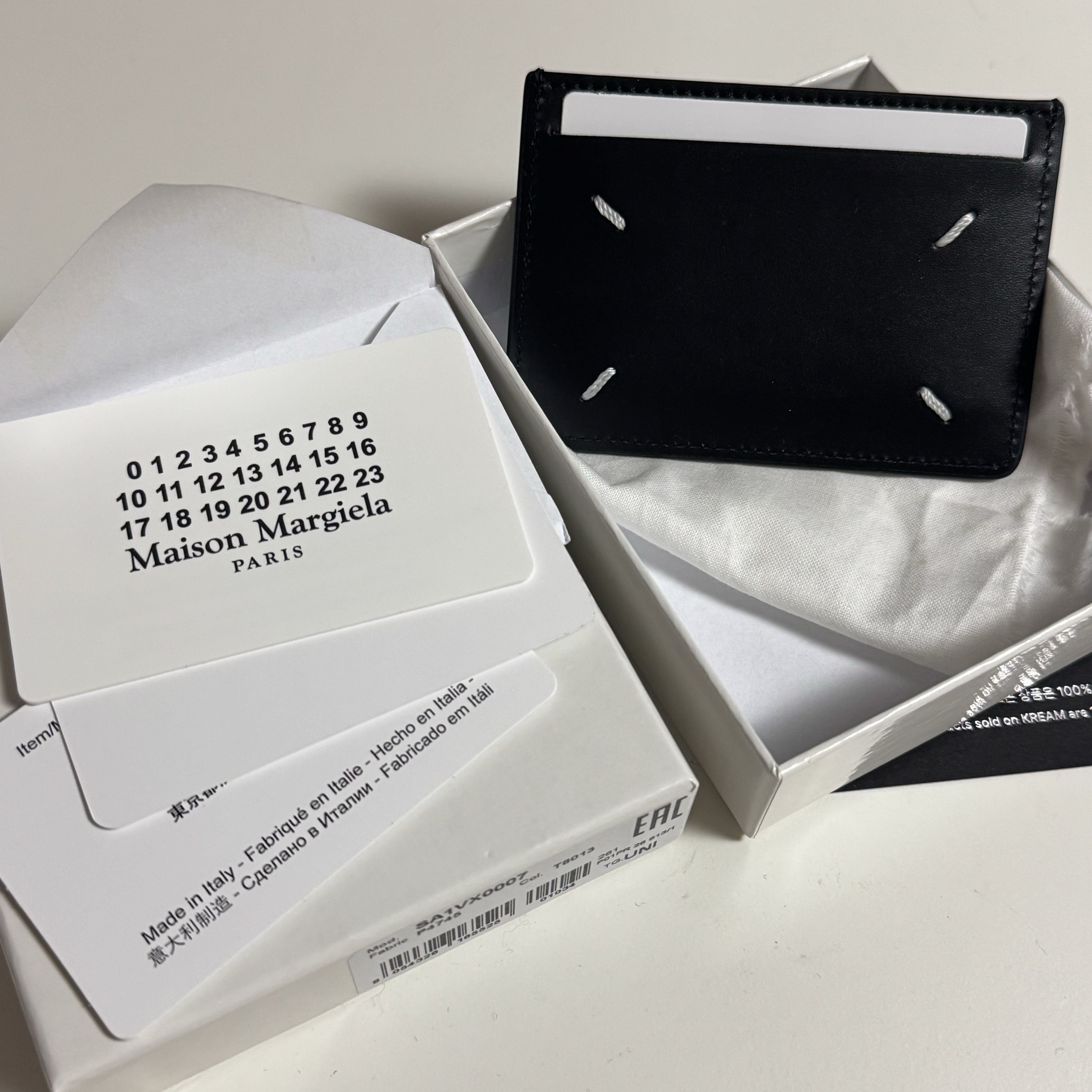 Maison Margiela Four Stitch Card Holder Black 착용 스타일