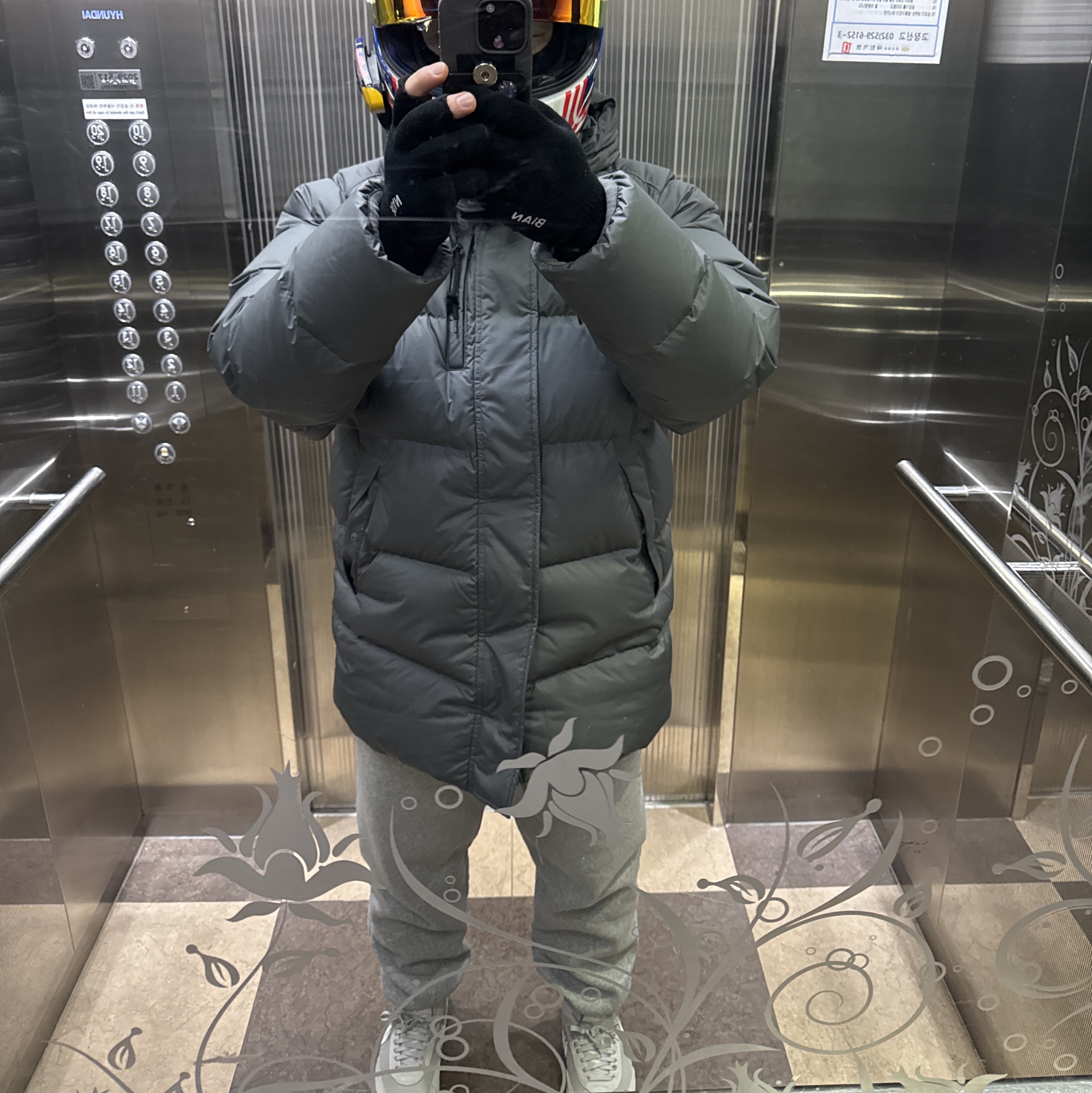 Nike x Sacai x Fragment LDWaffle Light Smoke Grey, Nike x Drake Nocta Sunset Puffer Jacket Mica Green Cyber (FN8196-330) 착용 스타일