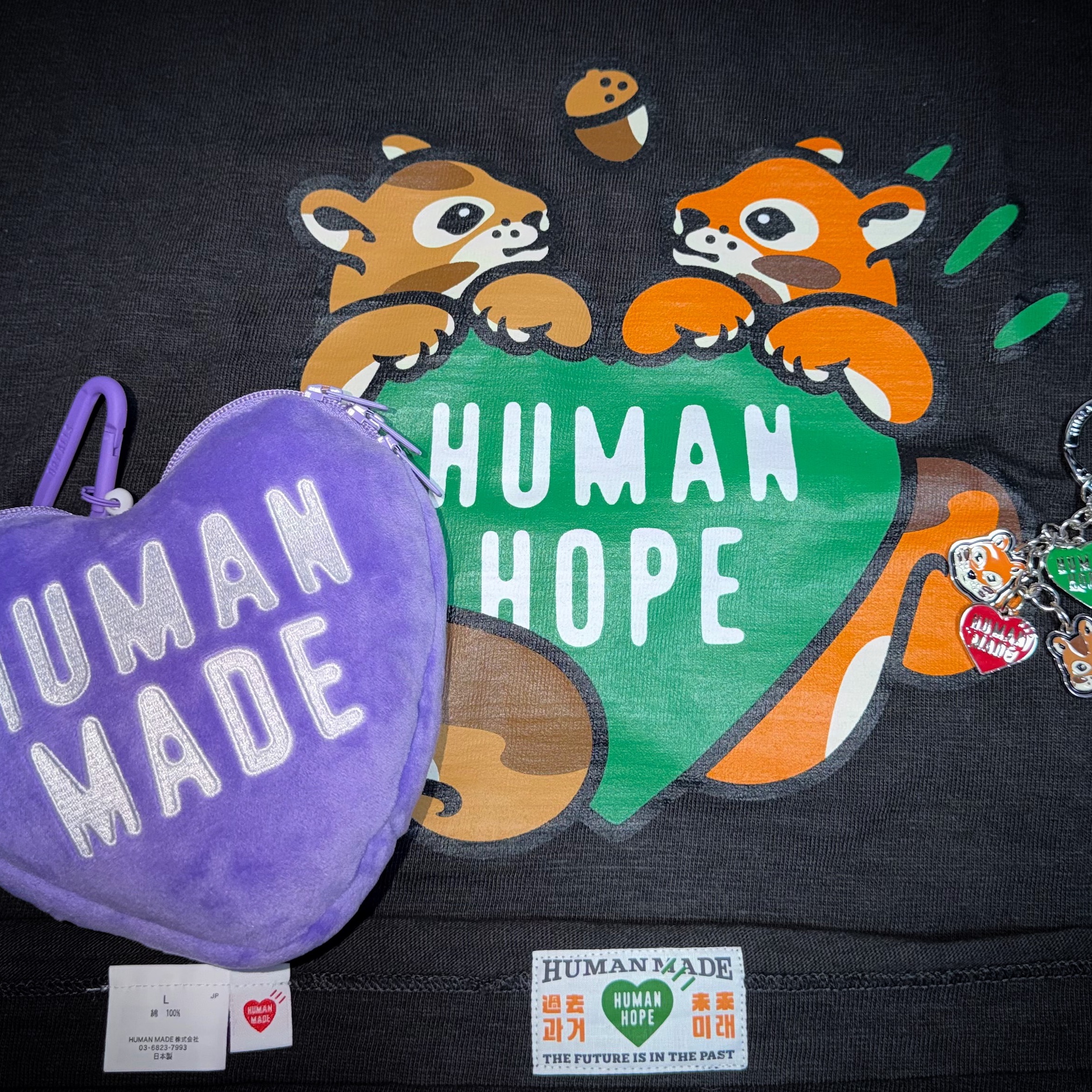 Human Made Human Hope Graphic T-Shirt Black, Human Made Human Hope Key Charm Silver 착용 스타일 - 1
