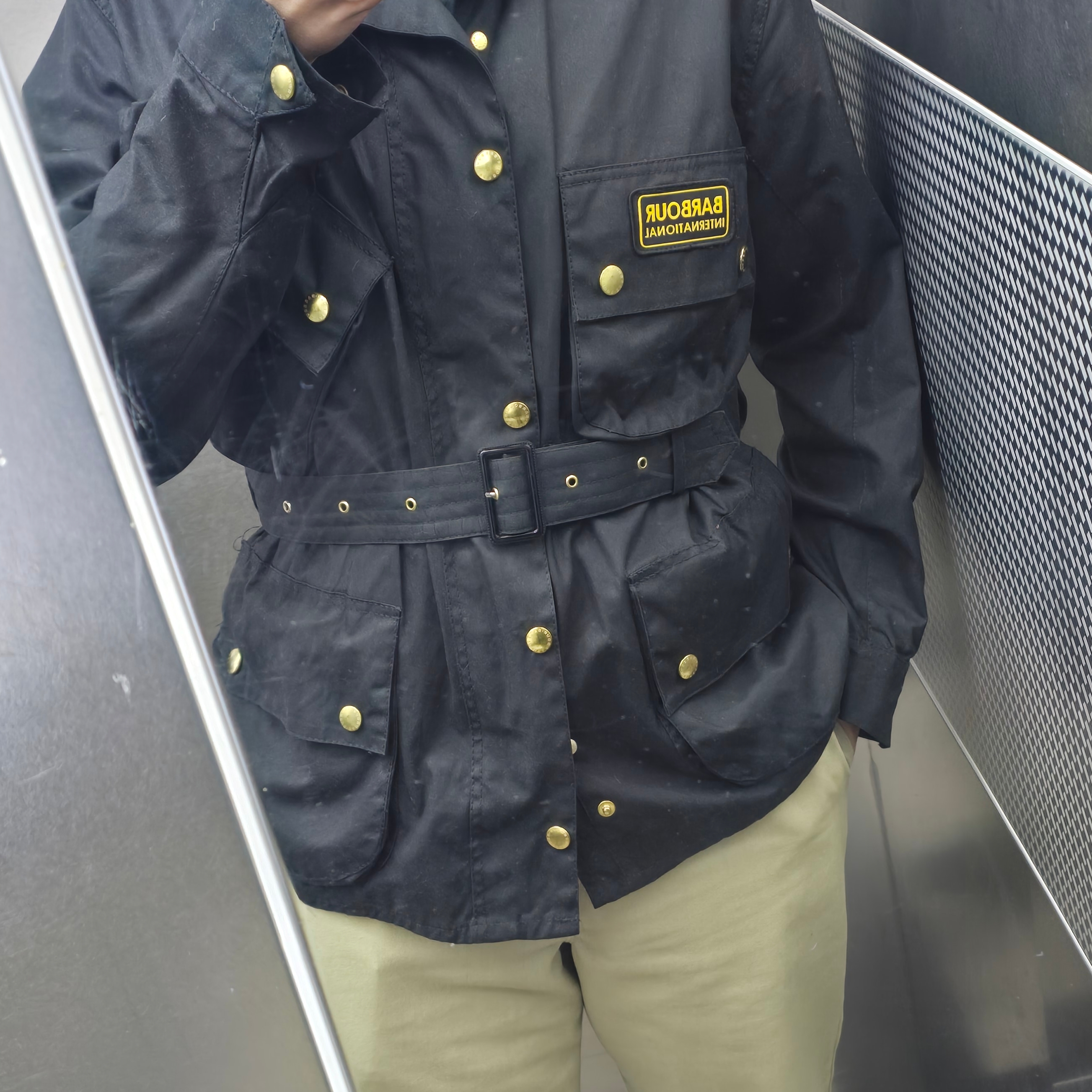 Barbour International Original Wax Jacket Black 착용 스타일 - 1