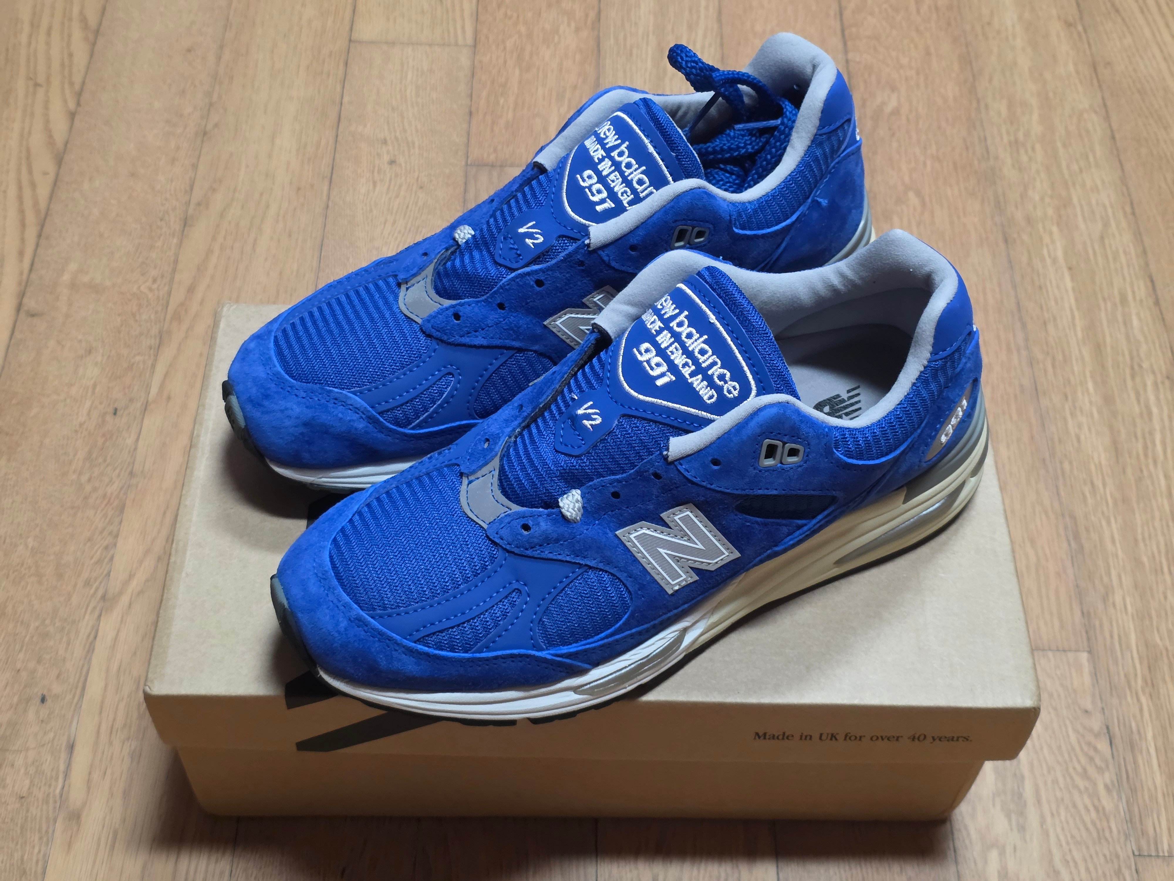 New Balance 991v2 Made in UK Dazzling Blue 착용 스타일 - 2