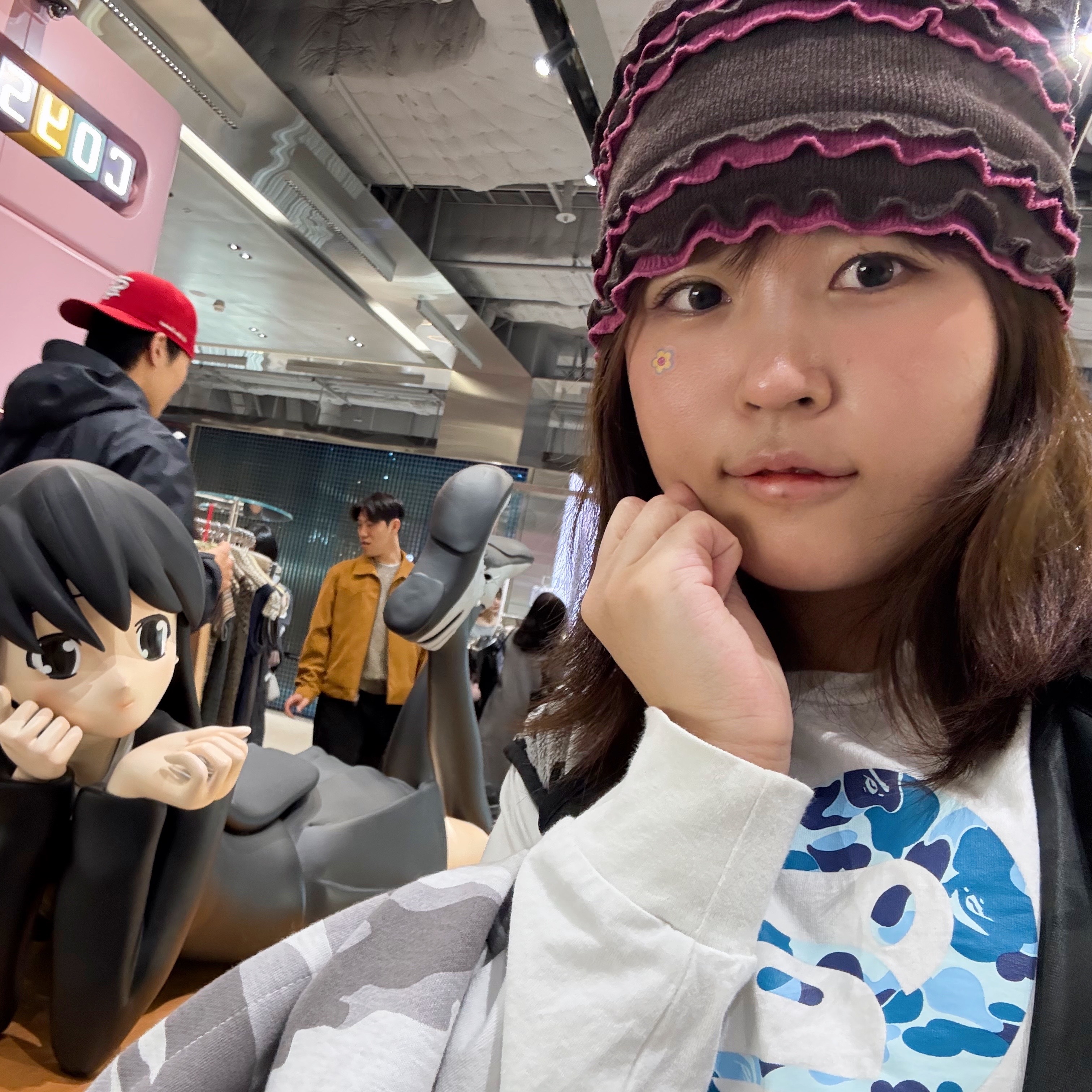 COYSEIO Raw Edge Cat Beanie Brown, BAPE ABC Camo Baby Milo L/S T-Shirt White Blue 착용 스타일