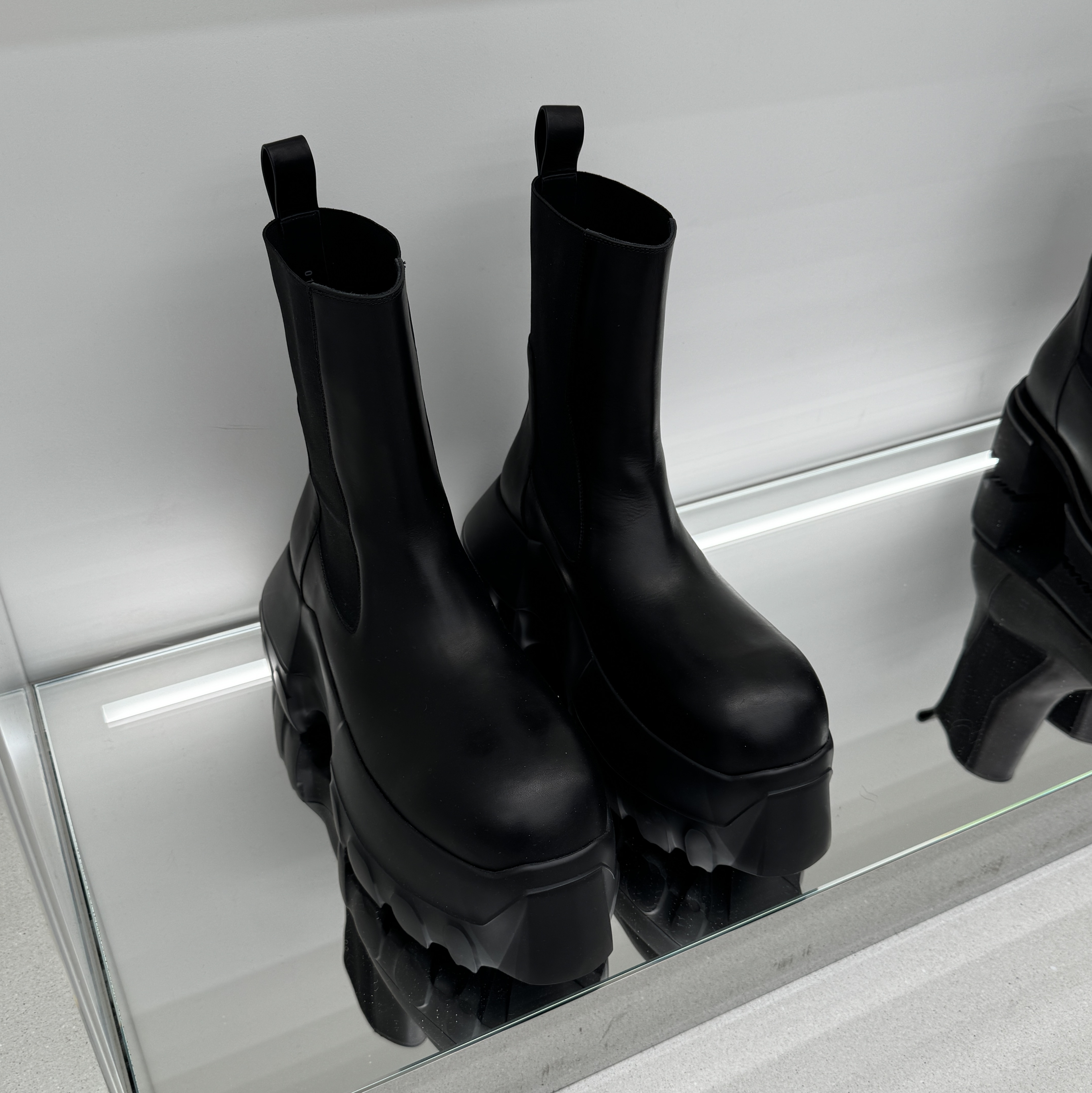 Rick Owens Portervile Beatle Mega Tractor Boots Black 착용 스타일