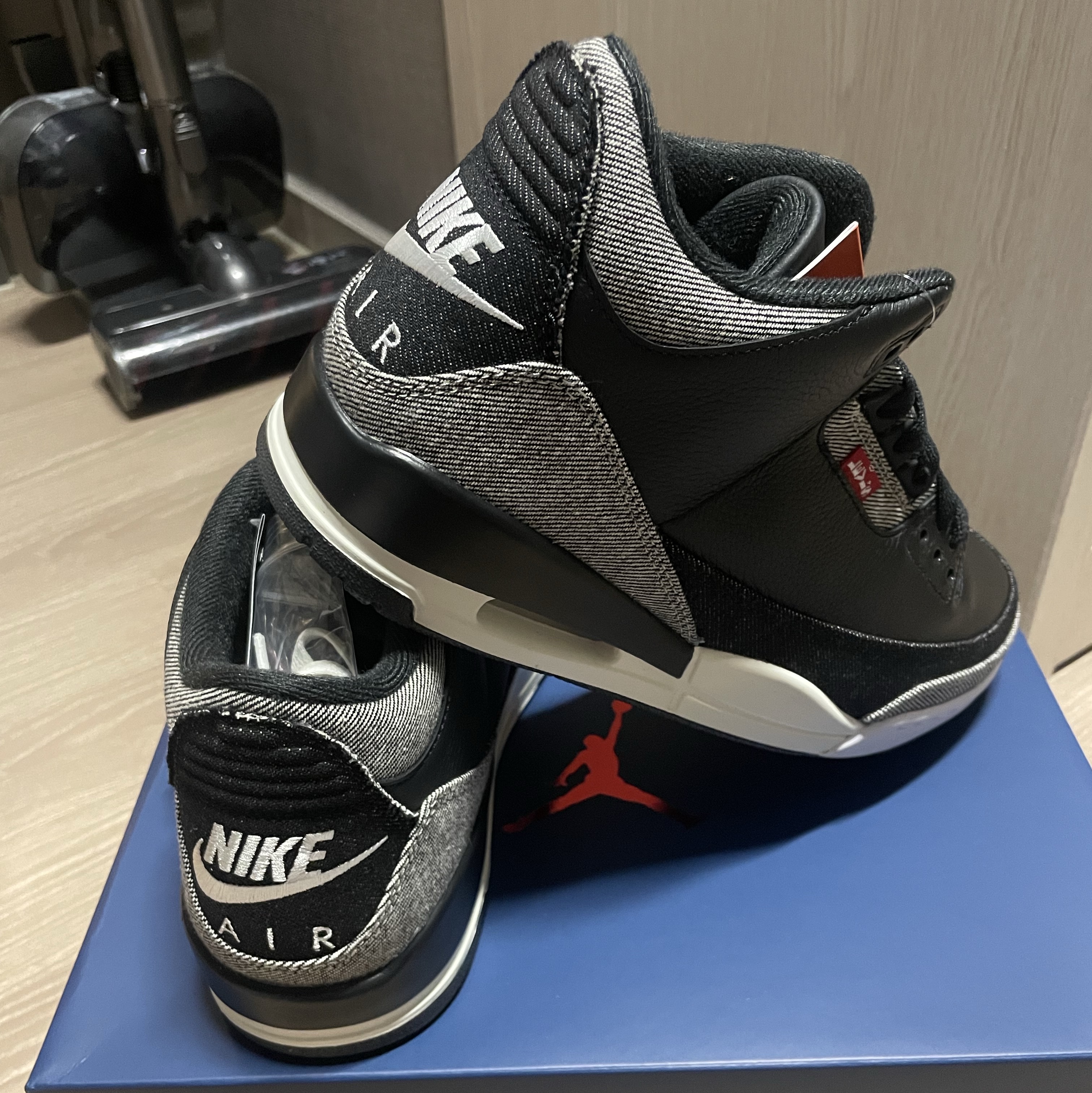 Jordan 3 x Levi’s Black and White 착용 스타일 - 2