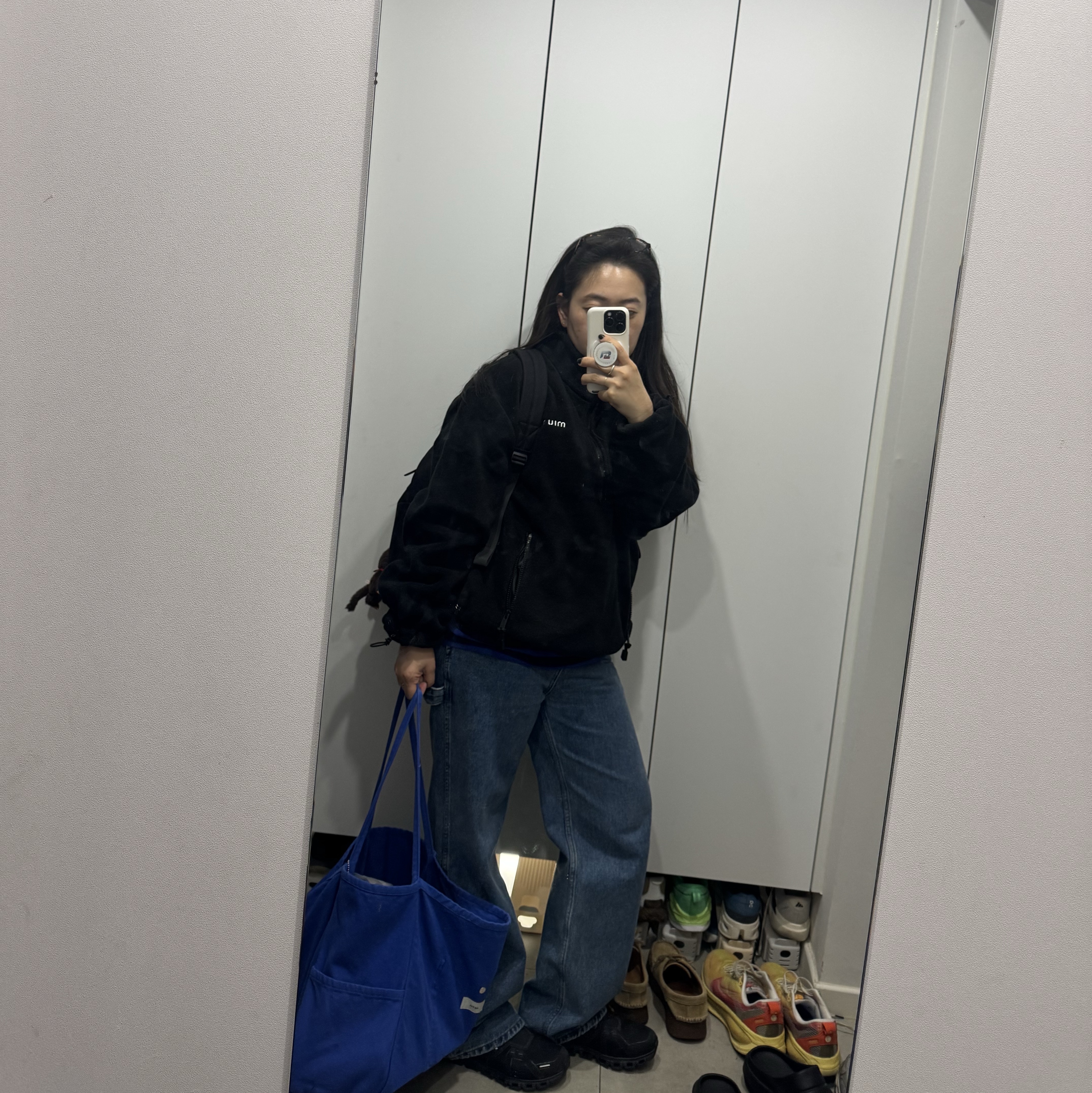 Visvim Cordura 22L Rucksack Black, (W) Miu Miu Fleece Sweatshirt Black 착용 스타일 - 2
