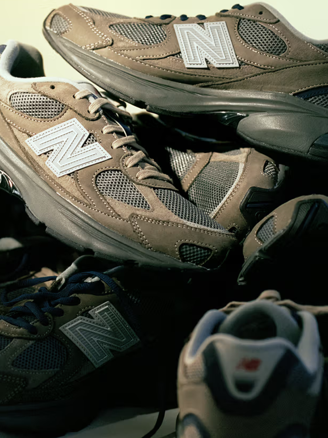 New Balance x Khakis 2010 Abzorb Shadow Brown 착용 스타일 - 4