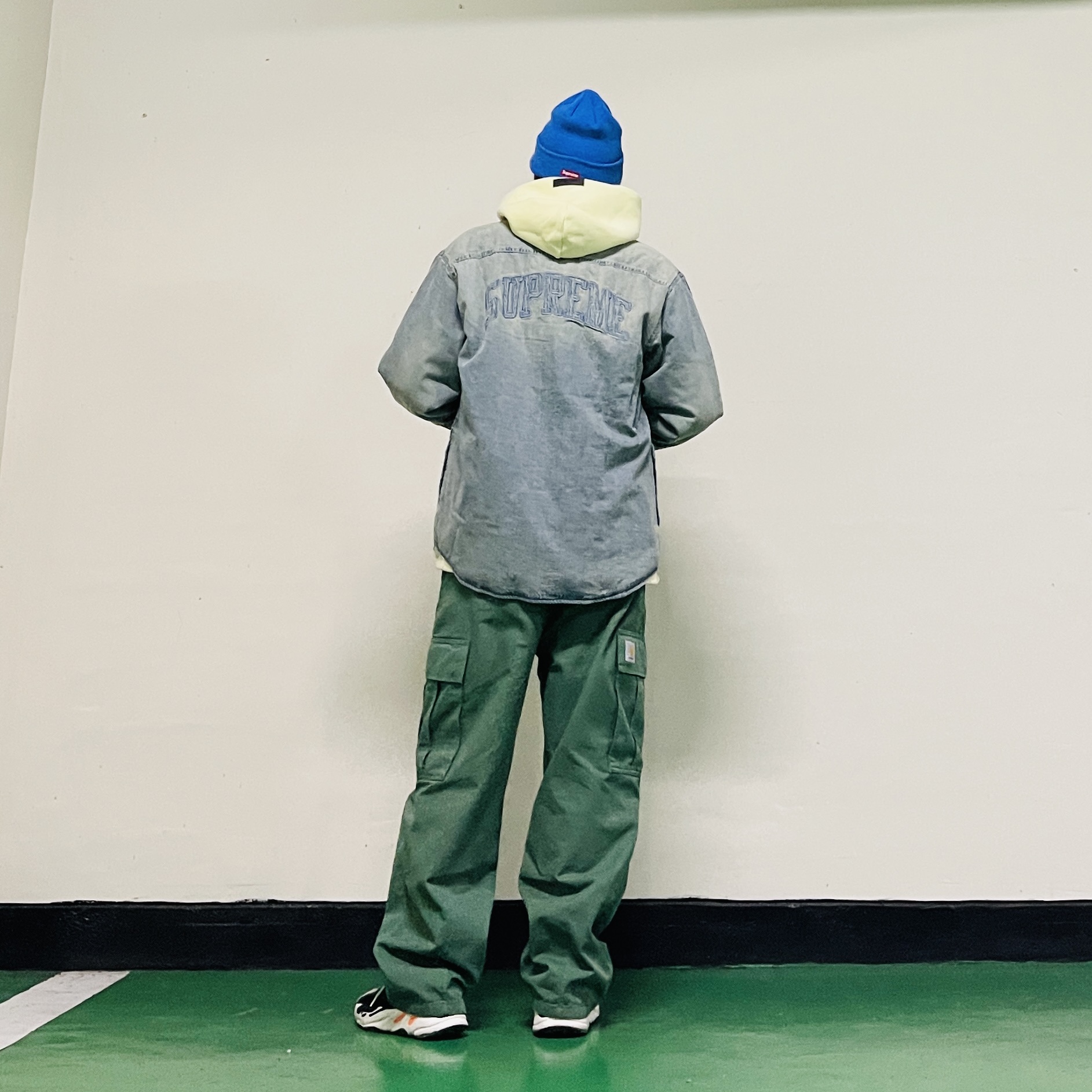 Essentials Relaxed Hoodie Canary - 22FW, Supreme New Era S Logo Beanie Blue - 24FW 착용 스타일 - 1