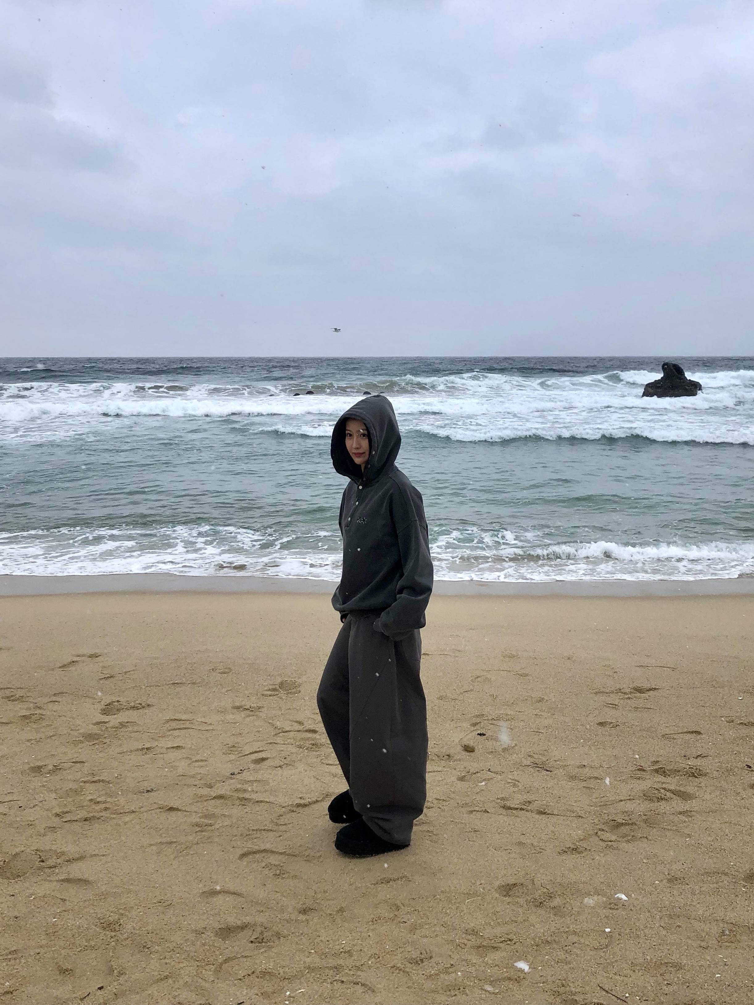Riomeu Pigment Heavy Sweat Burton Hoodie Charcoal 착용 스타일 - 5
