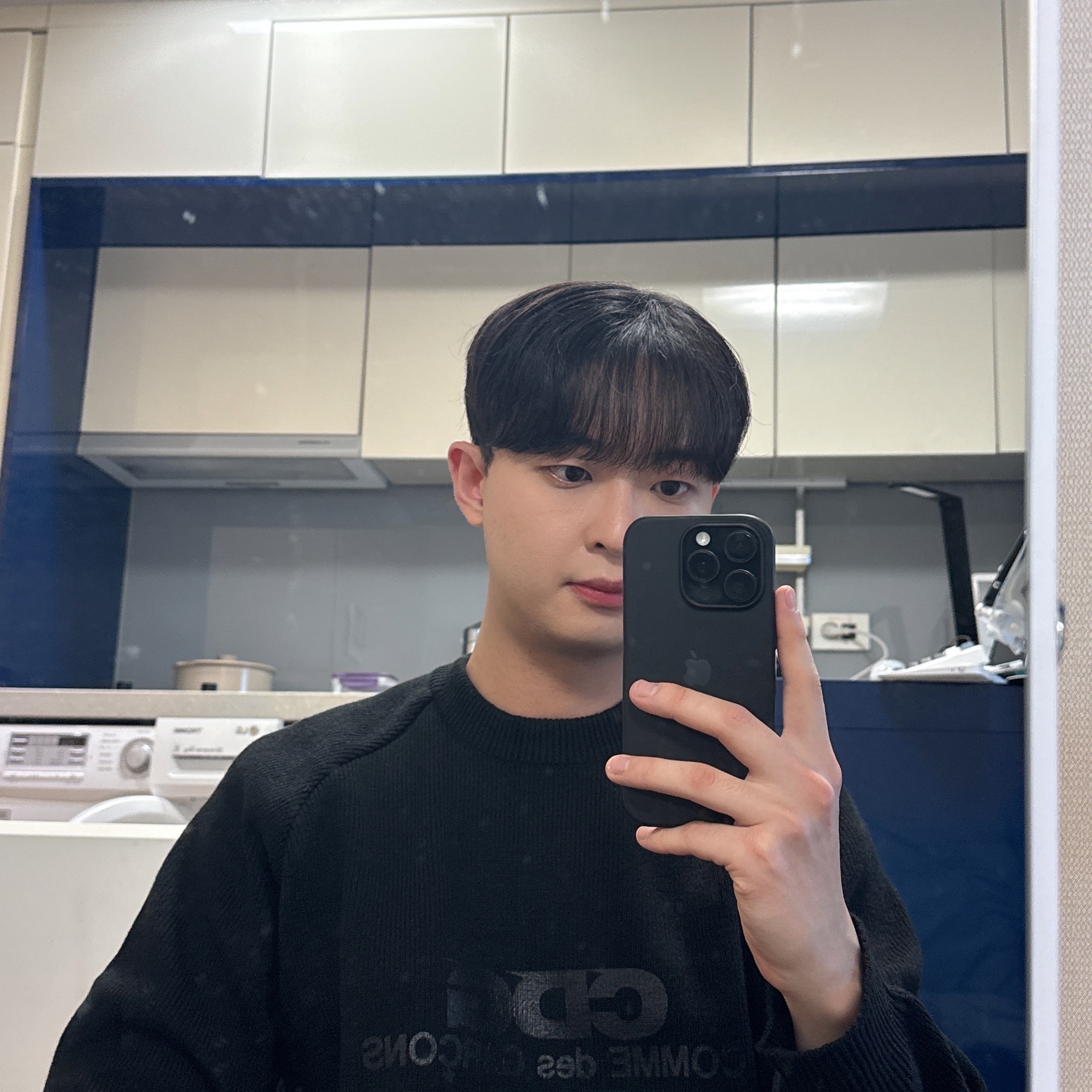 CDG Round Neck School Pullover Black 착용 스타일