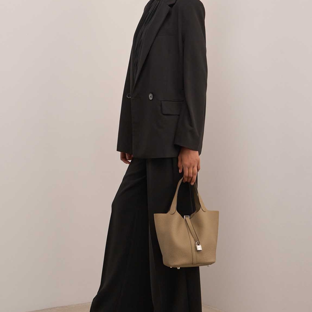 Hermes Picotin Lock 18 Bag Clemence & Gold Beige Marfa 착용 스타일 - 1