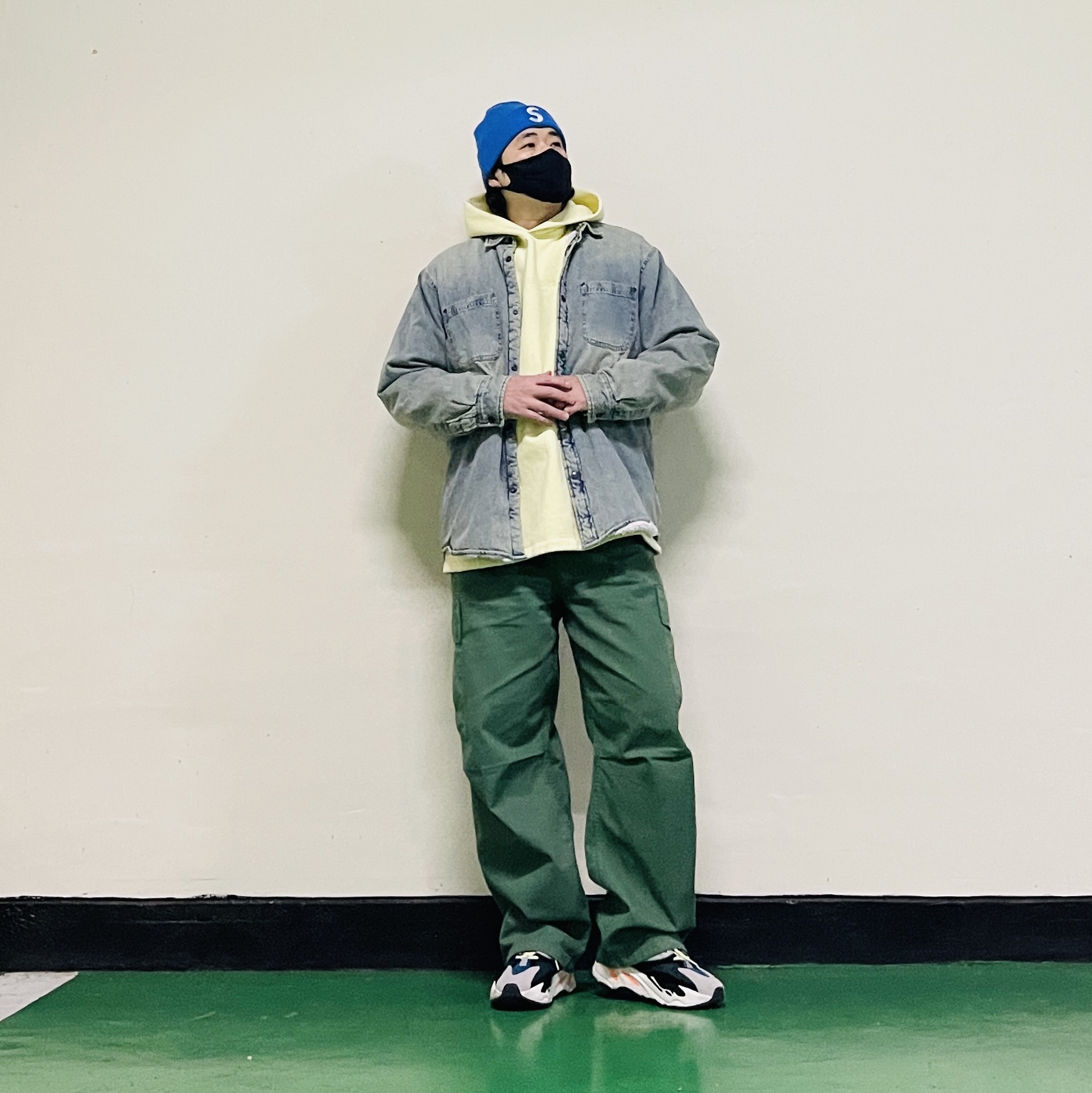 Essentials Relaxed Hoodie Canary - 22FW, Supreme New Era S Logo Beanie Blue - 24FW 착용 스타일 - 2