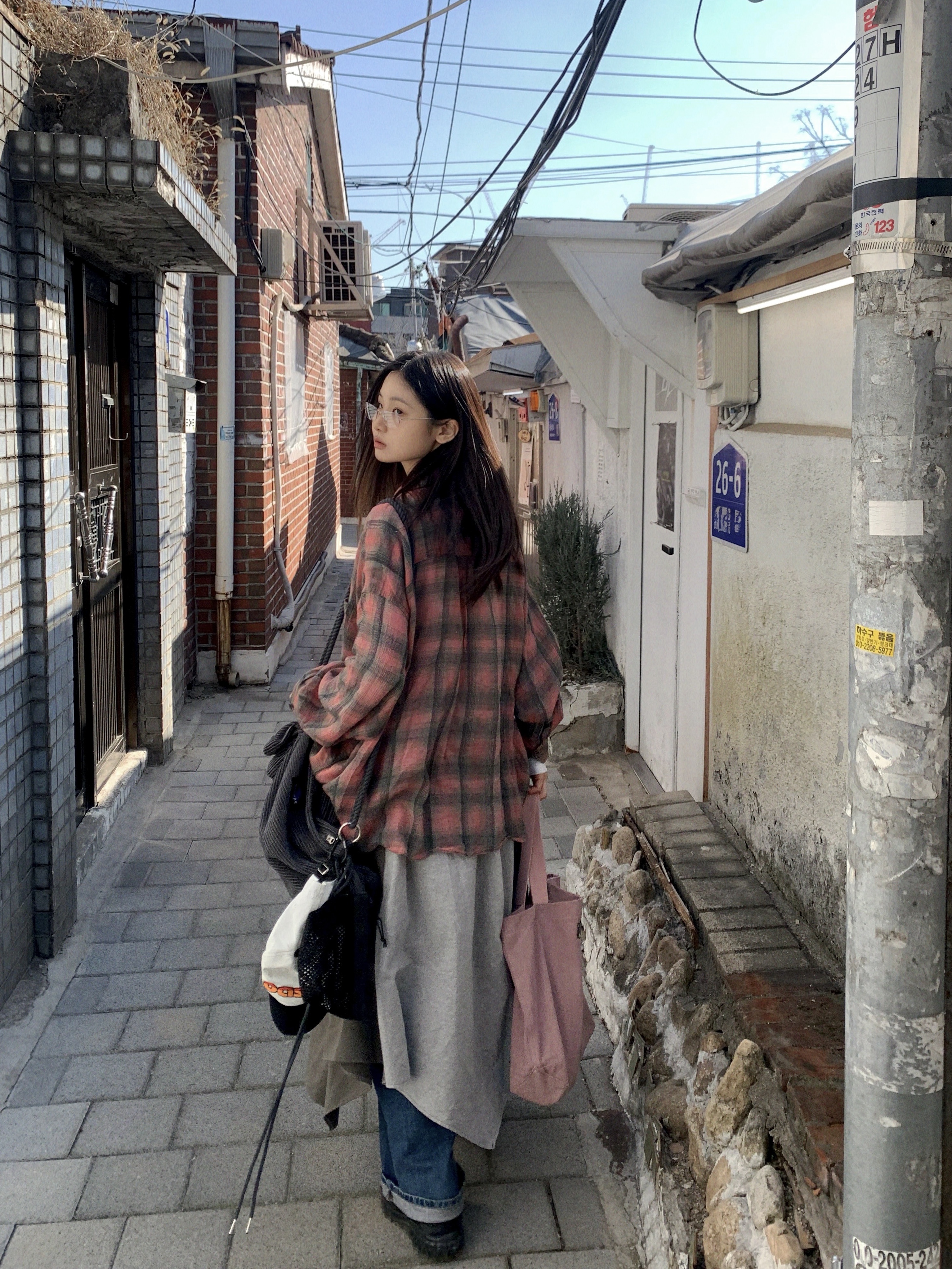 Our Legacy Borrowed Shirt Big Lumbercheck Print, New Balance 410v5 Black - 2E Wide 착용 스타일 - 3