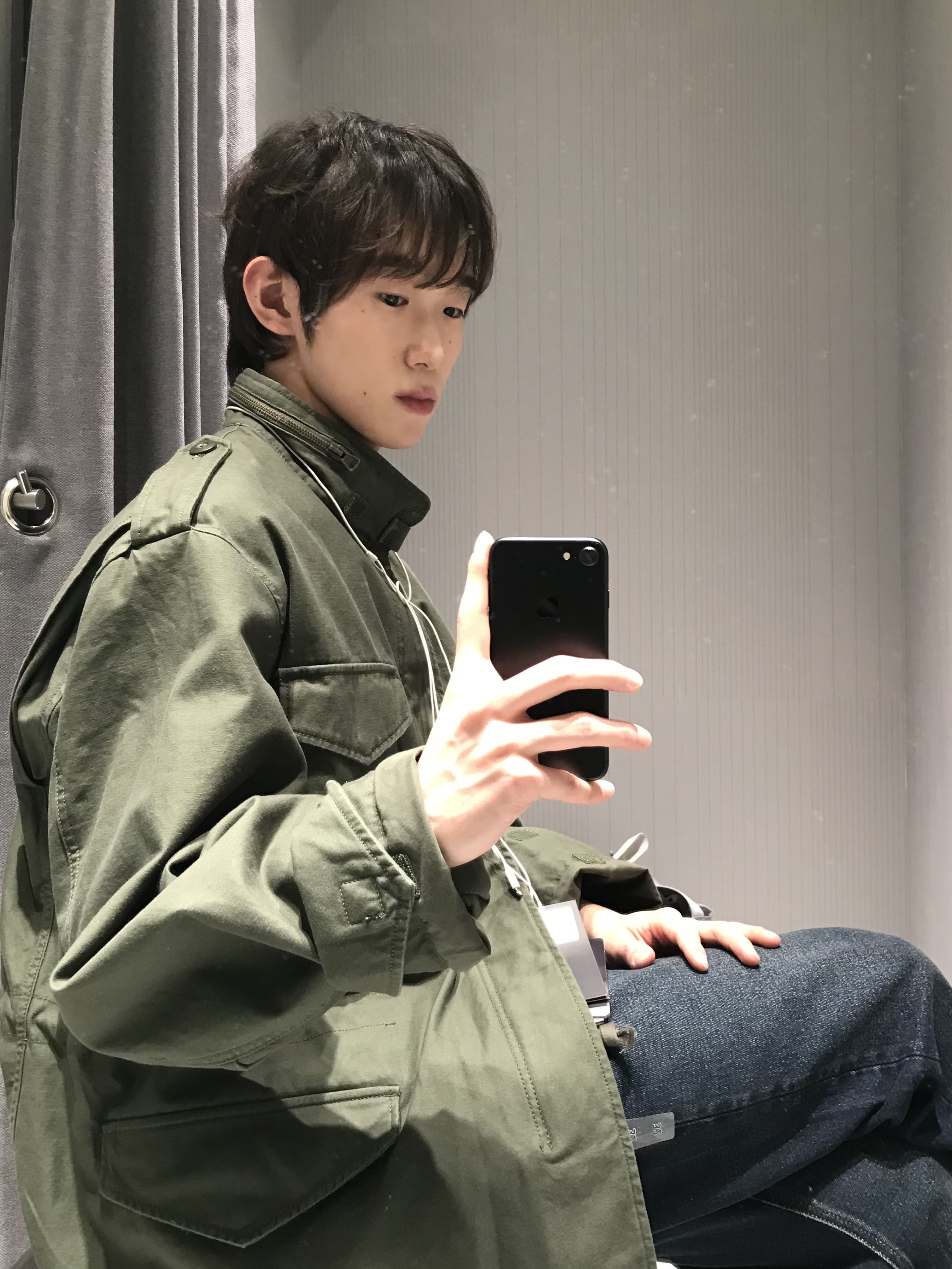 Dr. Martens 1461 Crazy Horse Dark Brown, Apple EarPods Lightning Connector (Korean Ver.) 착용 스타일 - 3